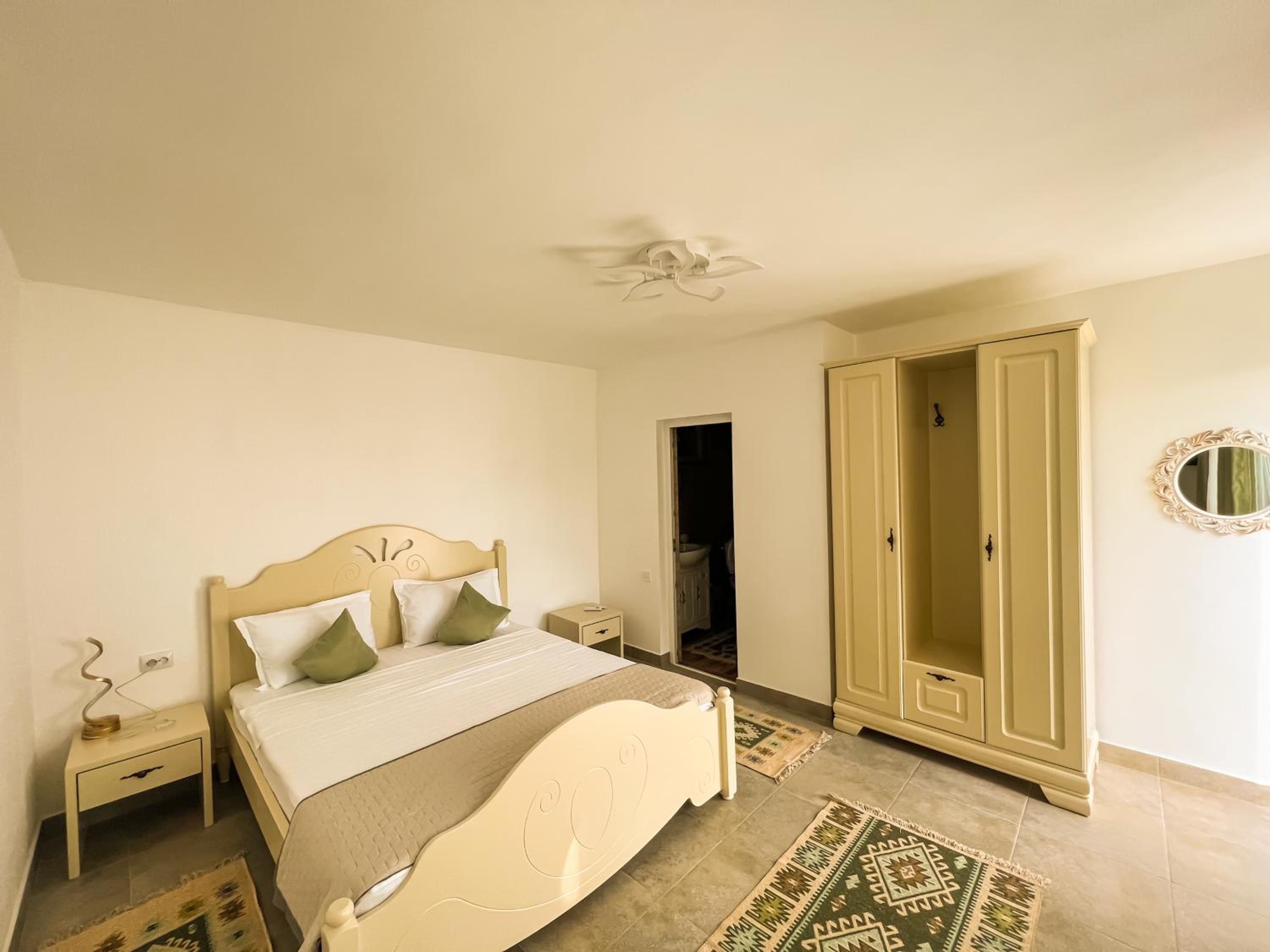 Standard Double Room - Photo 2