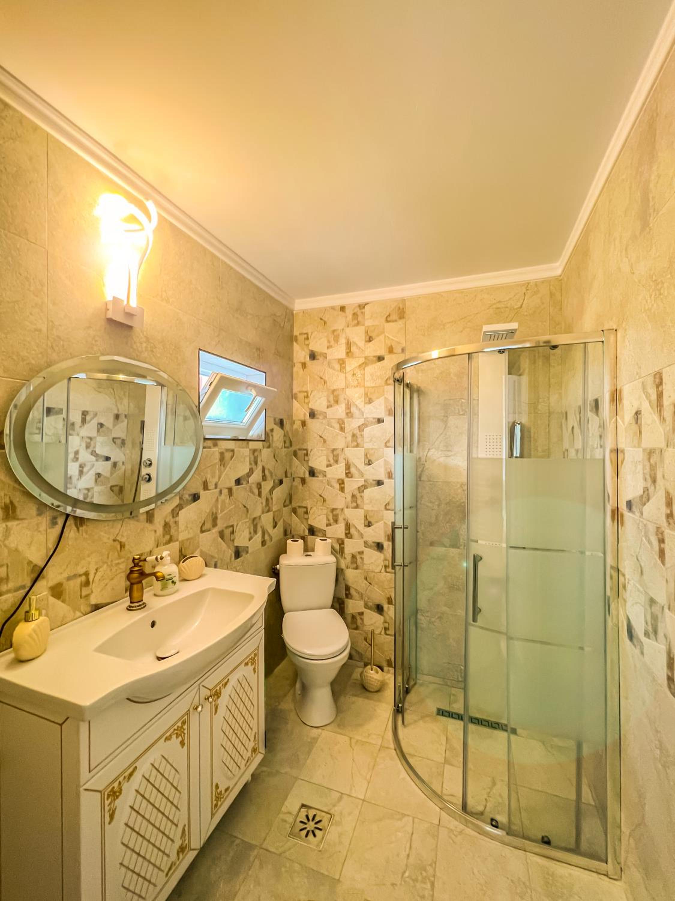 Standard Double Room - Photo 8