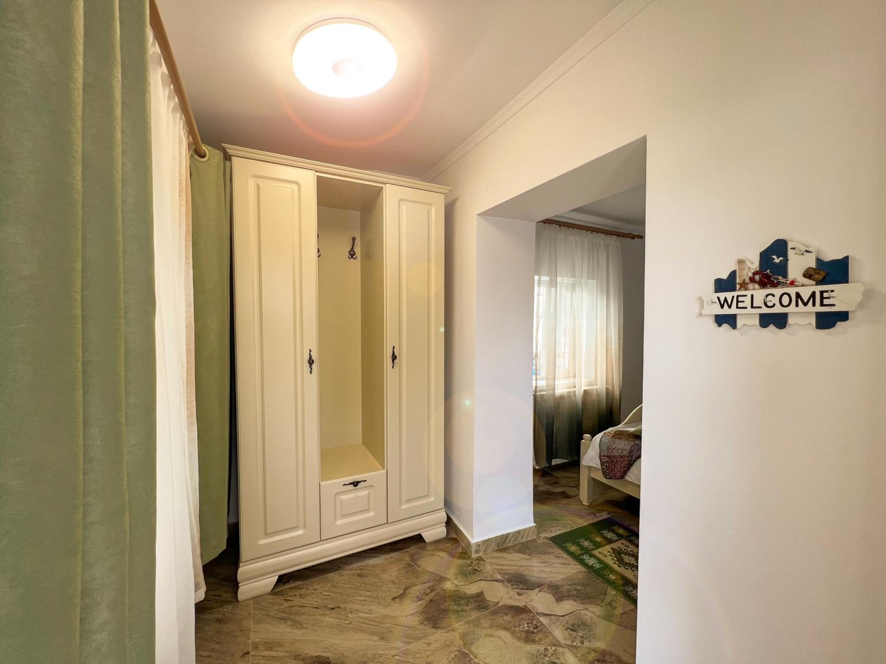 Standard Double Room - Photo 11