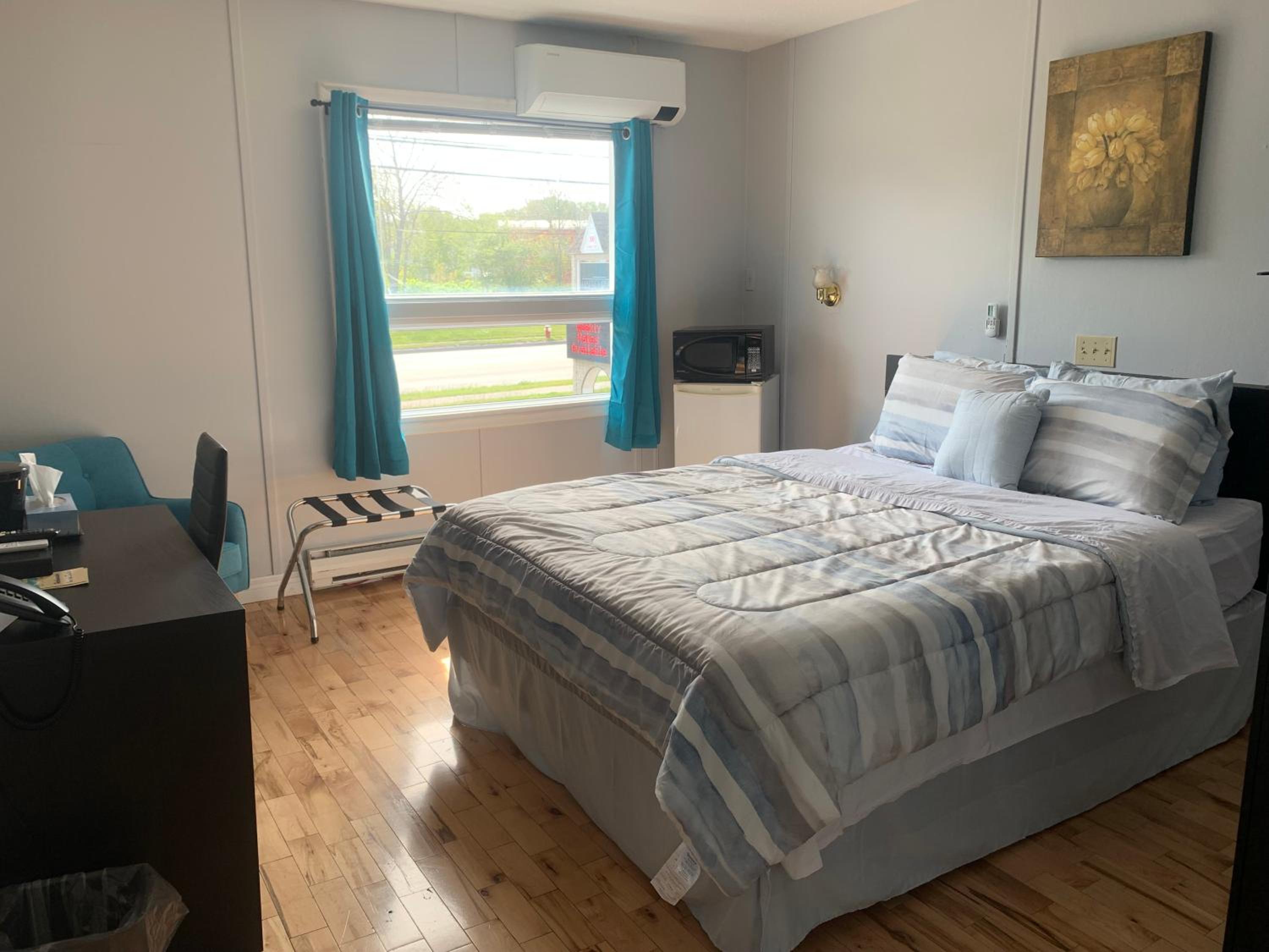 Deluxe Room (2 Adults + 1 Child)
