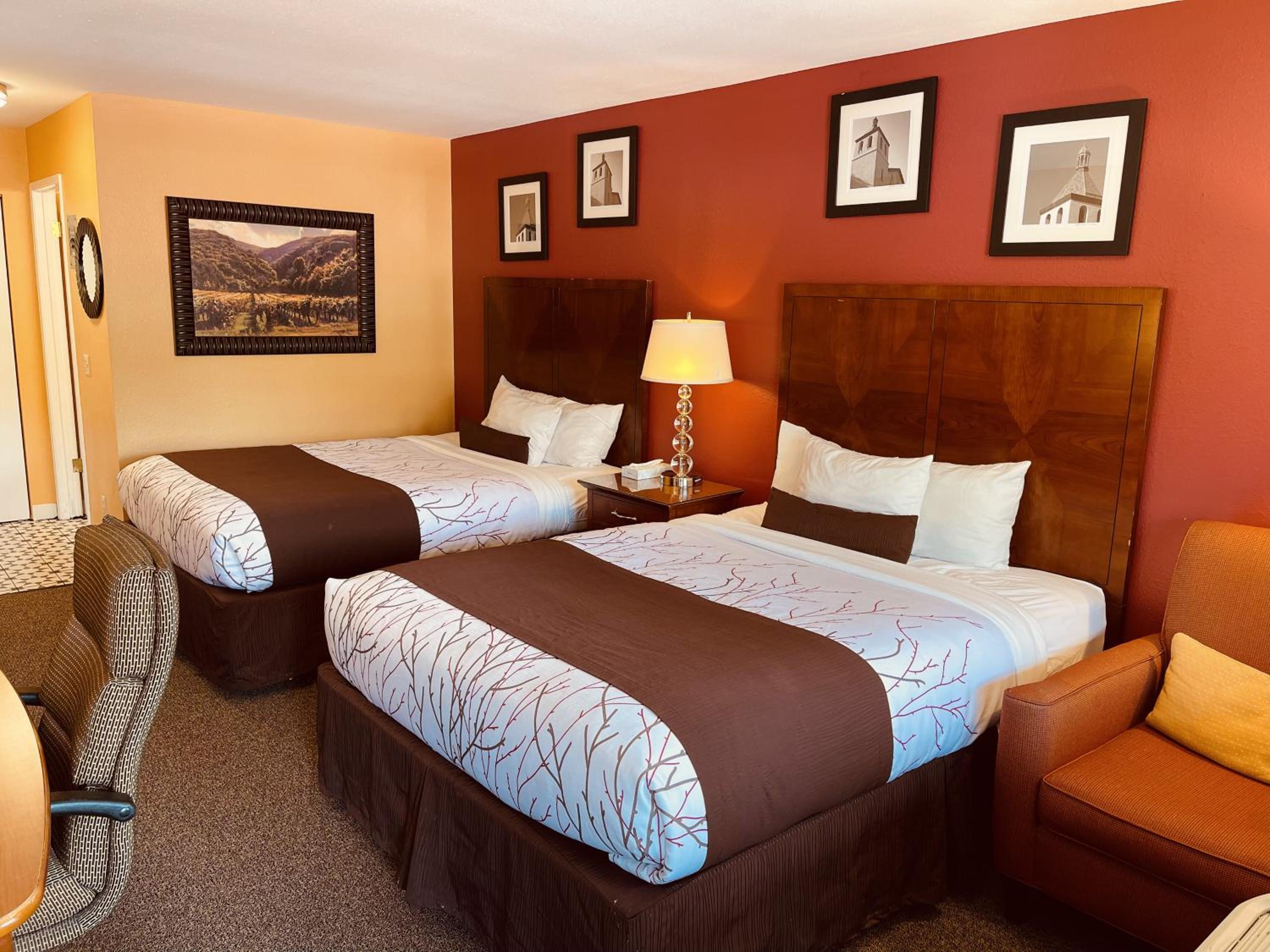 Deluxe Queen Room with Two Queen Beds photo 2