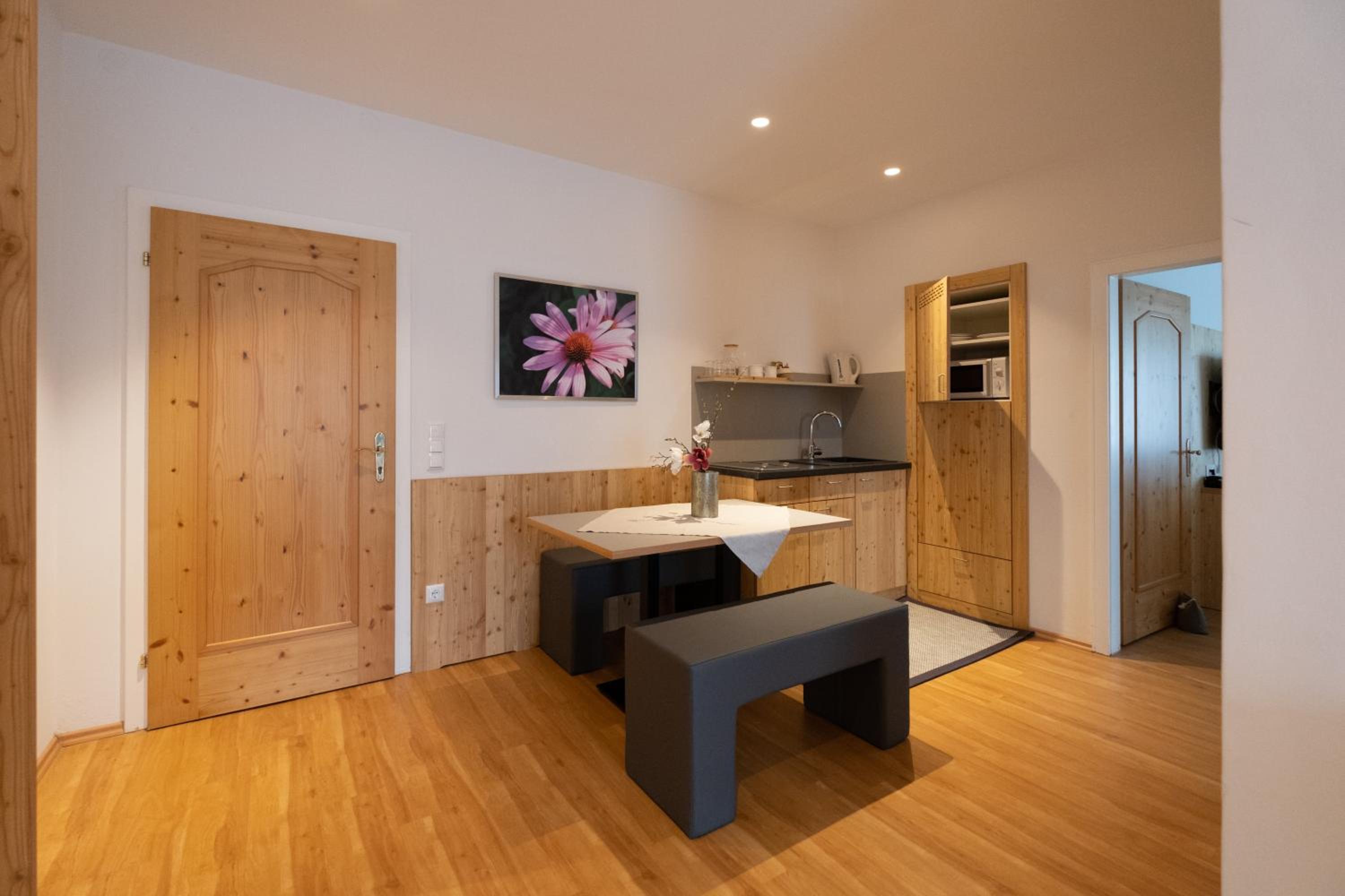Apartment with Terrace - Photo 7