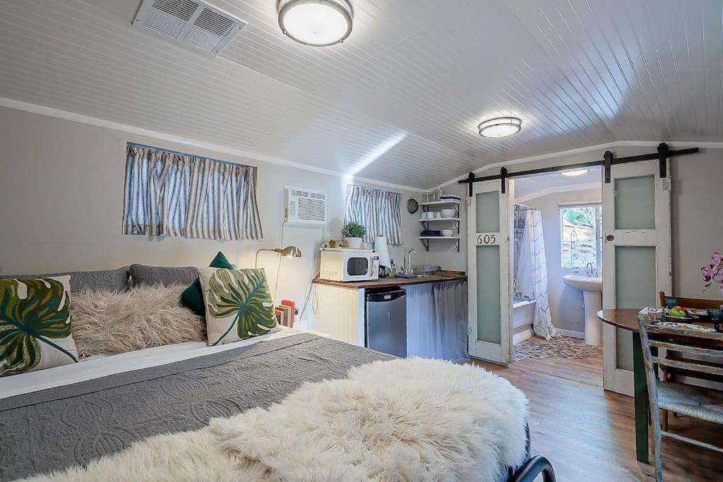 One-Bedroom House photo 1