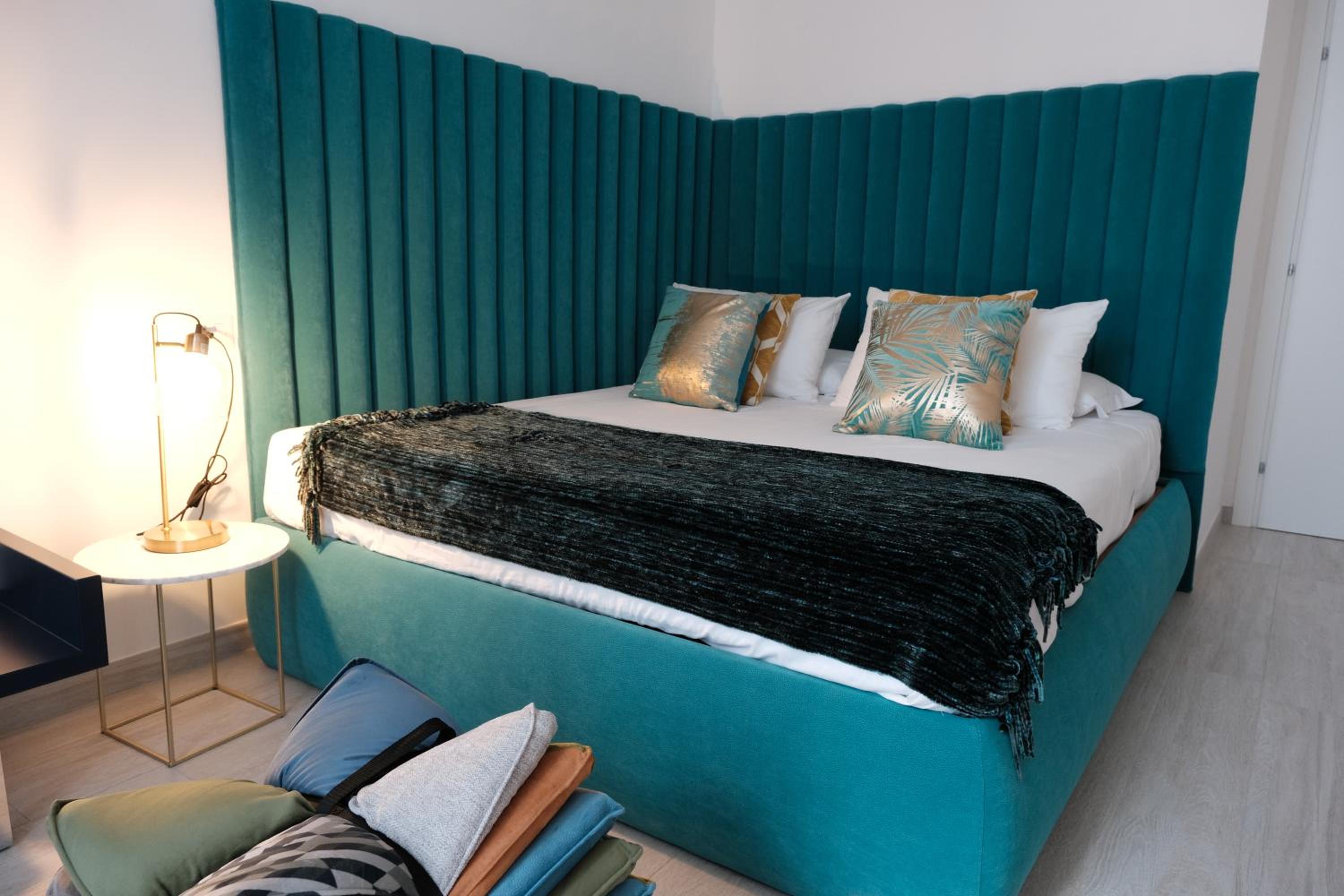 Deluxe Double Room with Side Sea View