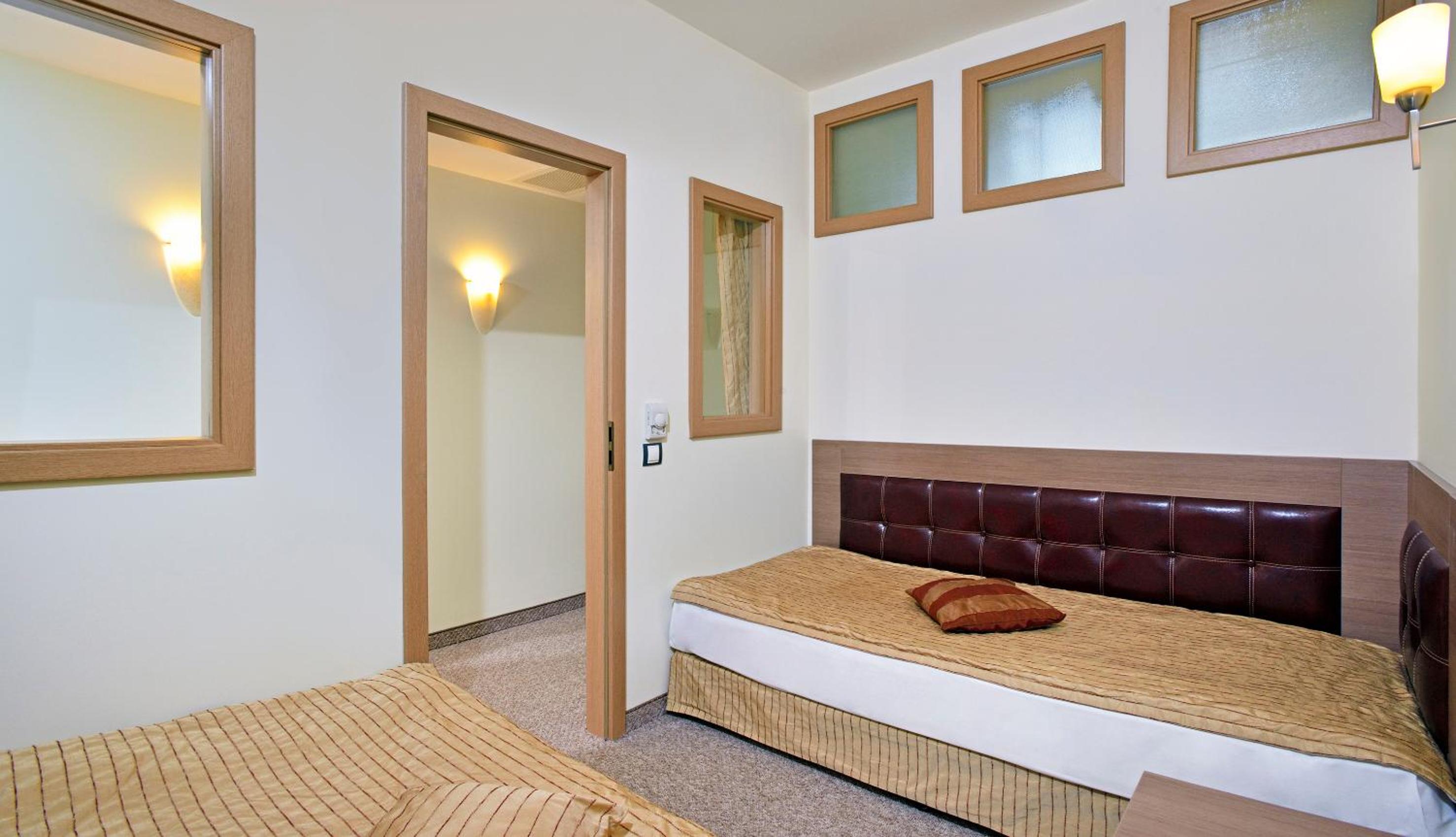 Junior Suite with Sea View (2 Adults + 3 Children) photo 2