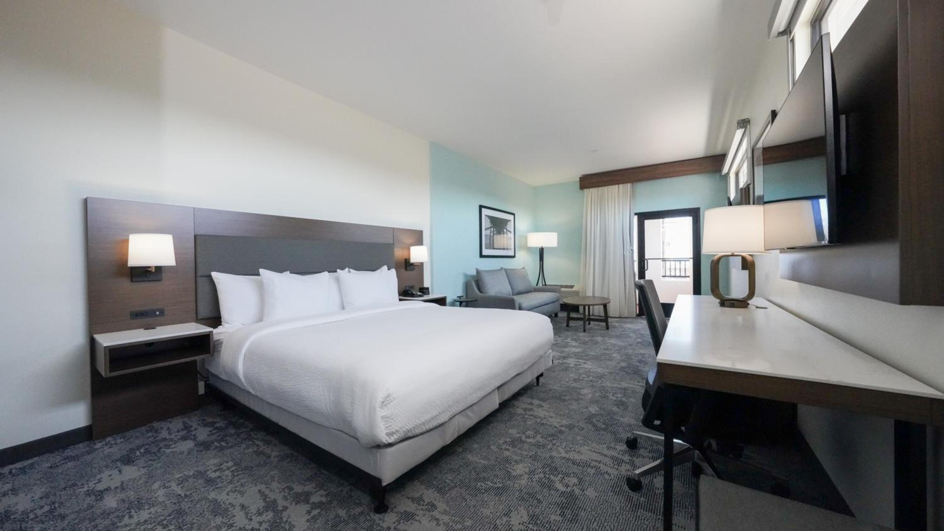 King Suite with Partial Ocean View - Hearing Impaired/Non-Smoking - Photo 2