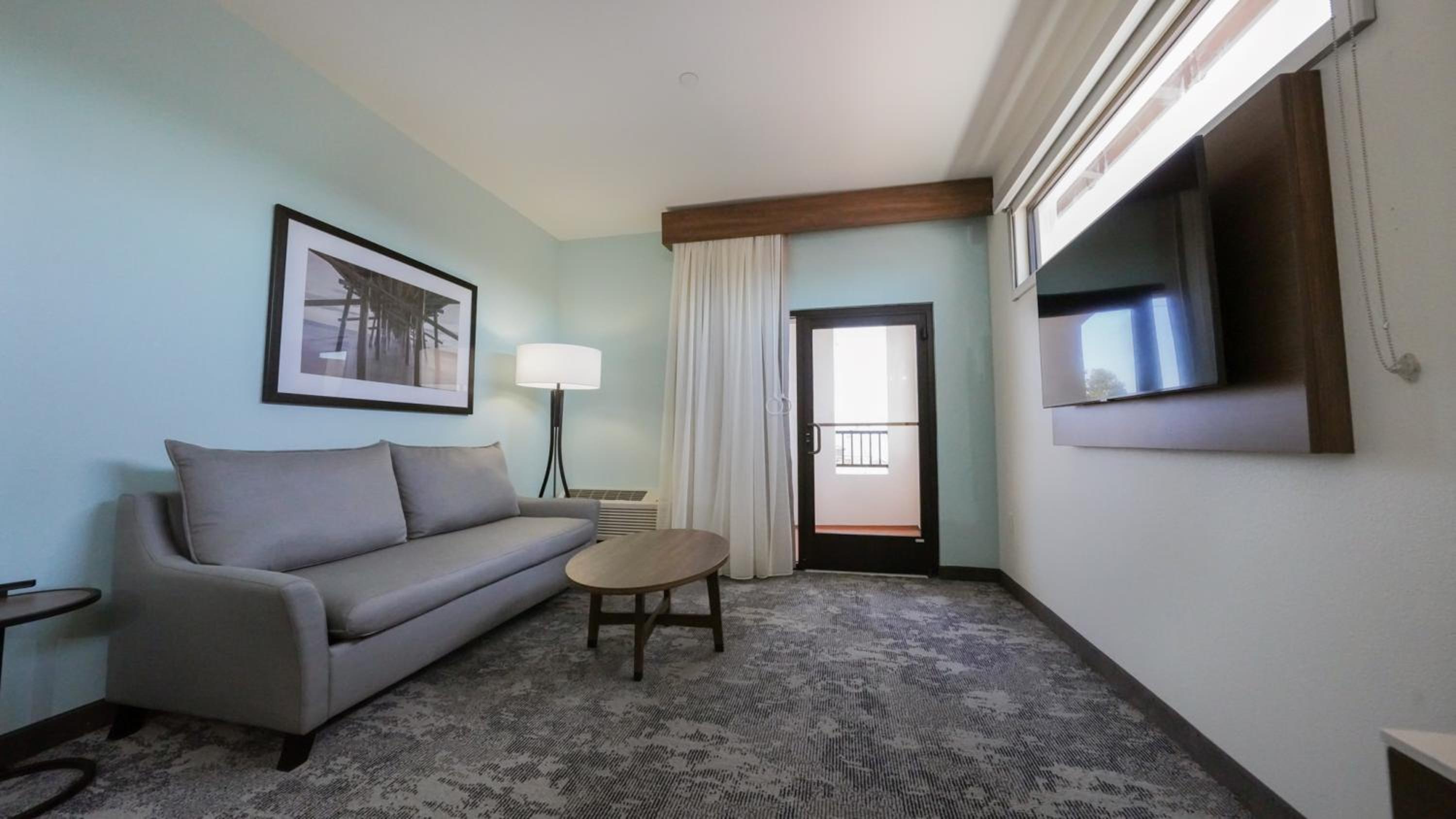 King Suite with Partial Ocean View - Hearing Impaired/Non-Smoking - Photo 1