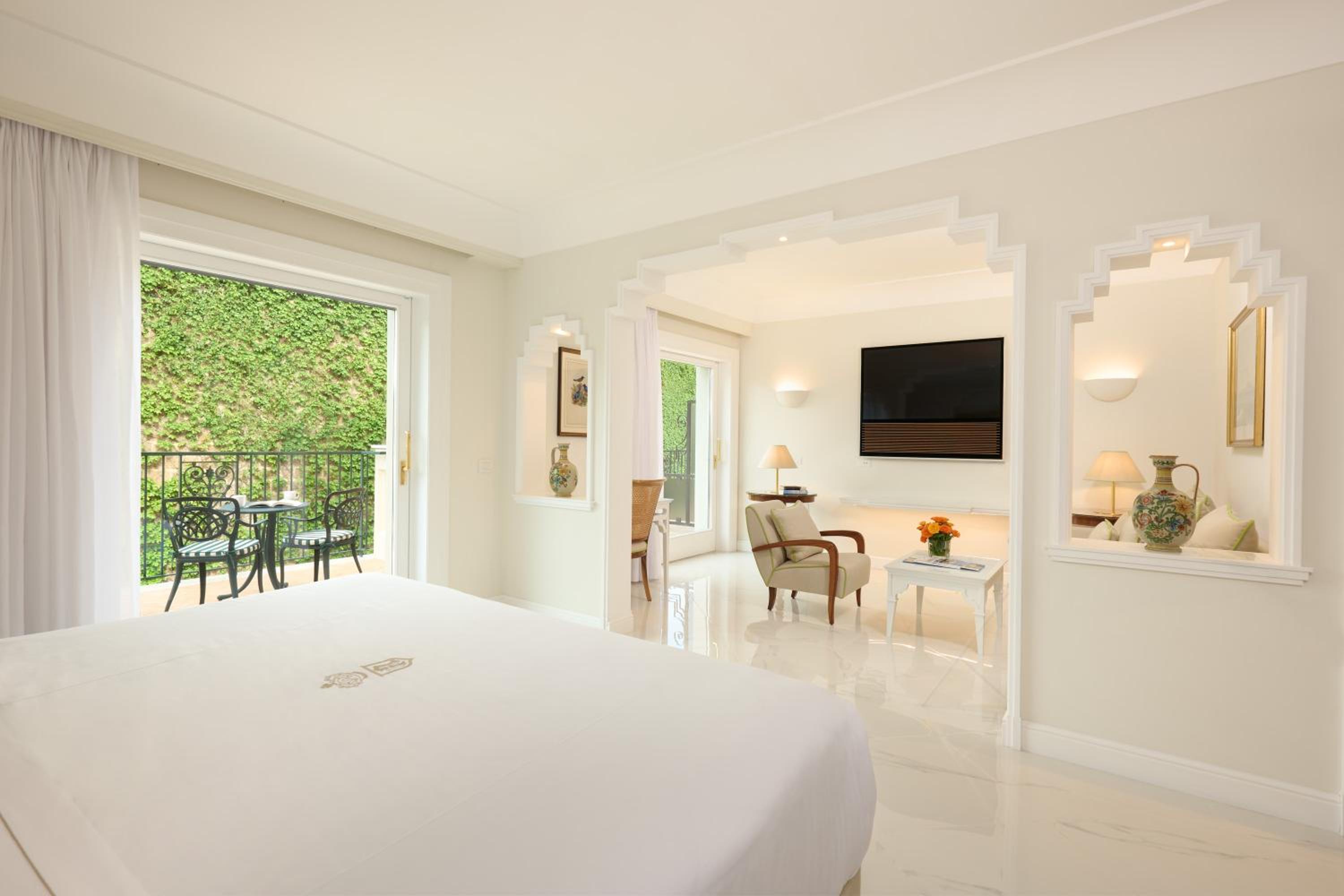 Luxury Suite - Photo 1
