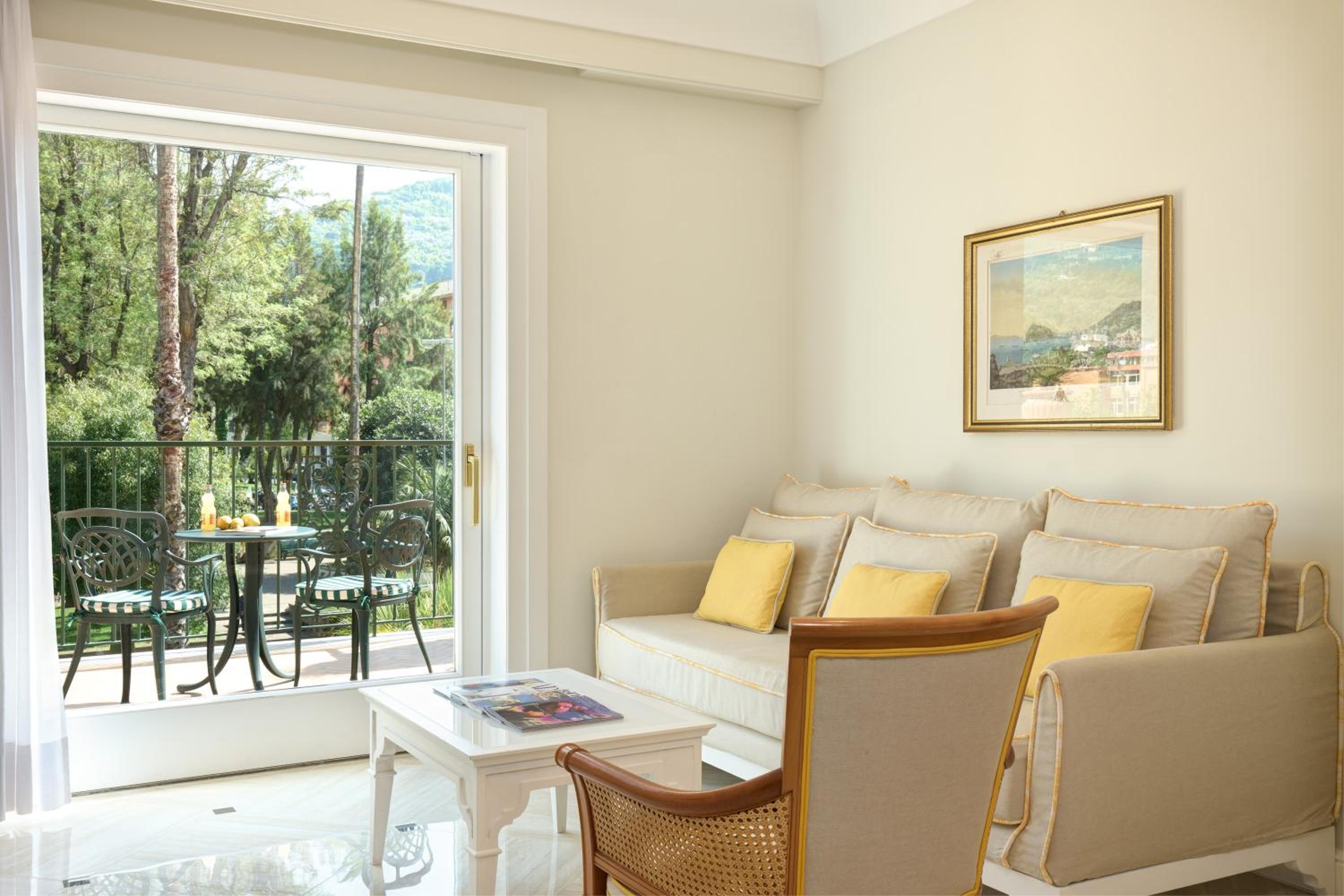 Luxury Suite - Photo 6