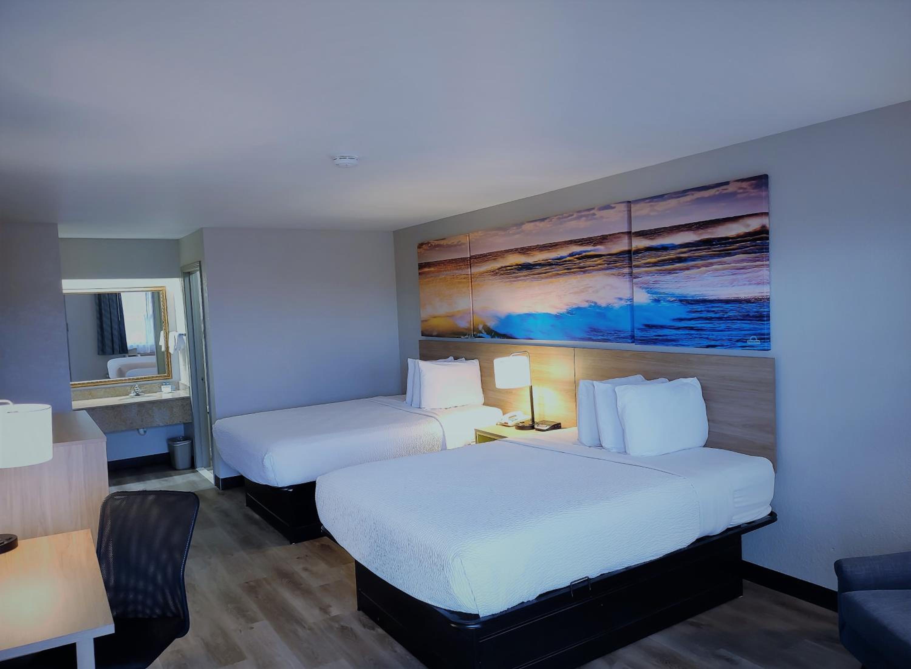 Queen Room with Two Queen Beds - Non-Smoking - Photo 1