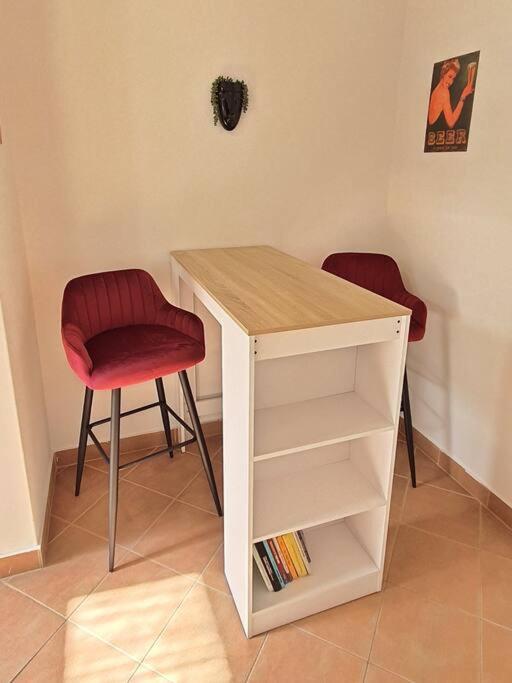 One-Bedroom Apartment - Photo 3