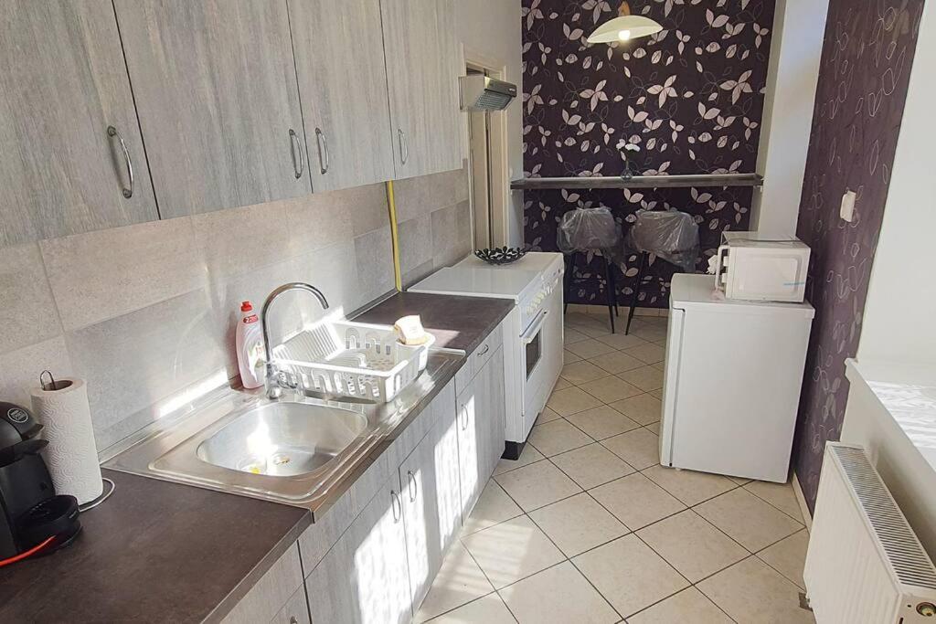 One-Bedroom Apartment - Photo 4