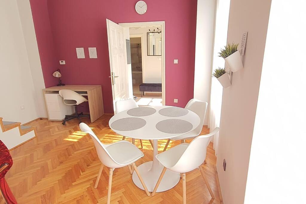 One-Bedroom Apartment - Photo 5