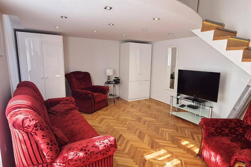 One-Bedroom Apartment - Photo 6