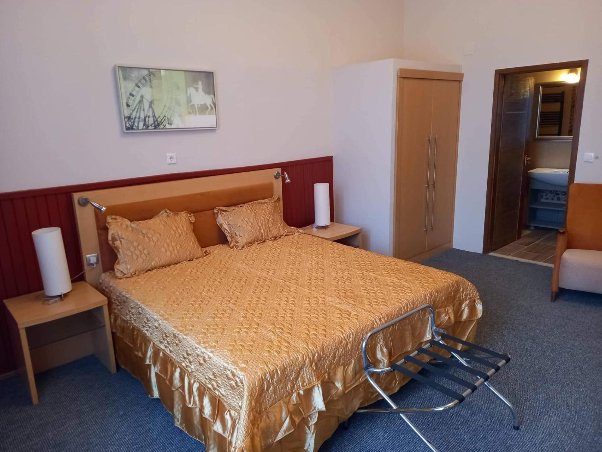 Double Room with Private Bathroom photo 2
