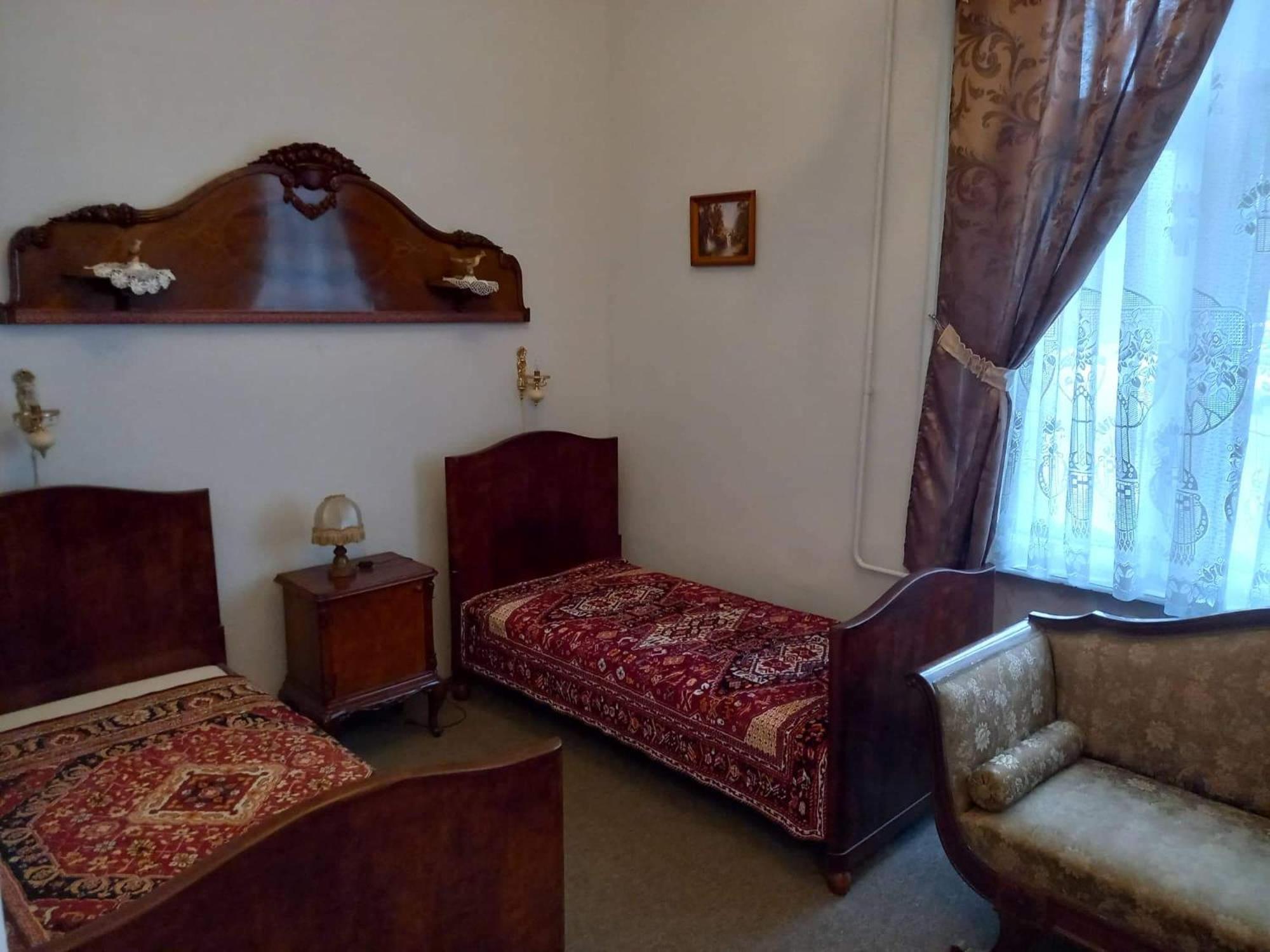 Twin Room with Private Bathroom photo 2