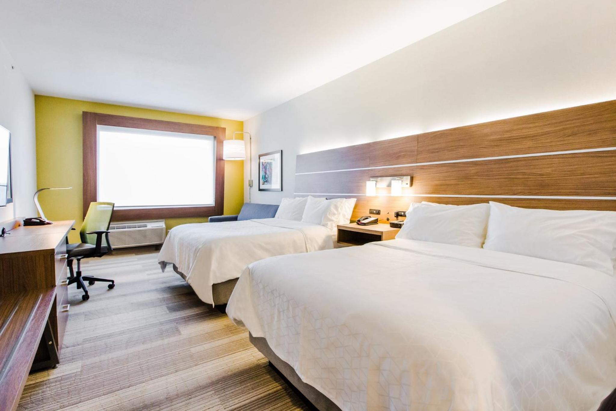 Suite with Two Beds - Non-Smoking thumbnail 6