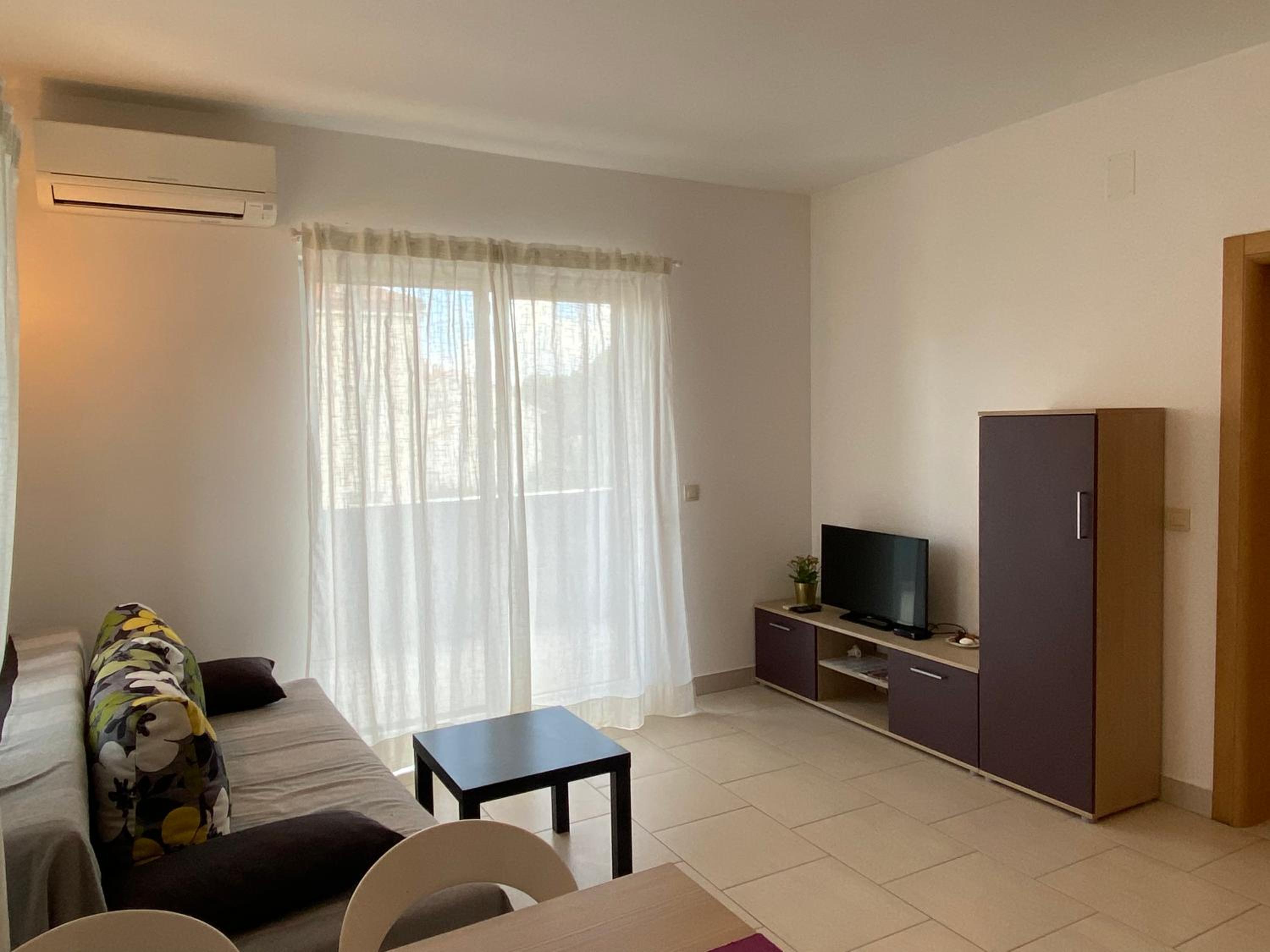 Luxury Apartment with Terrace - Photo 15
