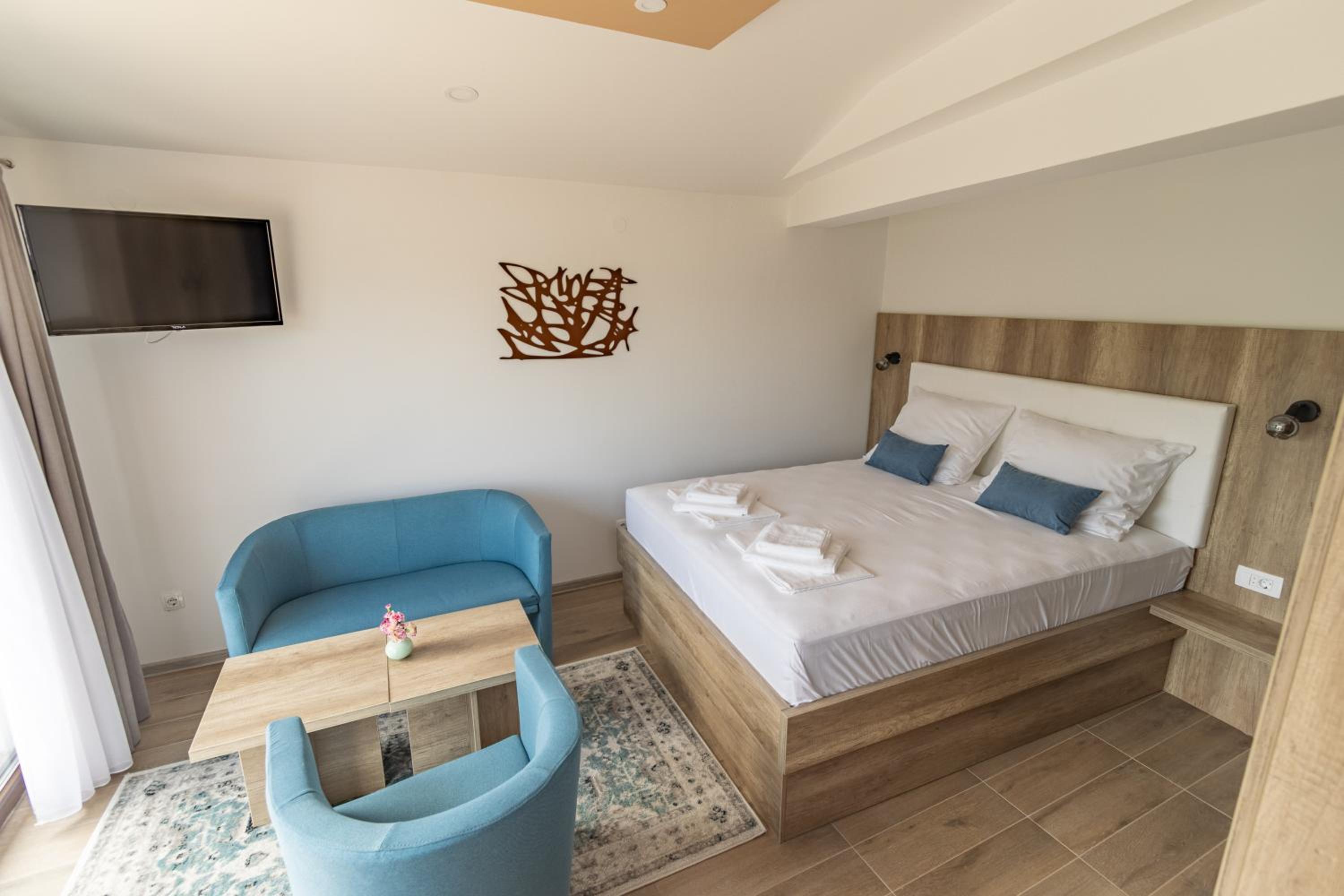 Quadruple Room with Balcony photo 2