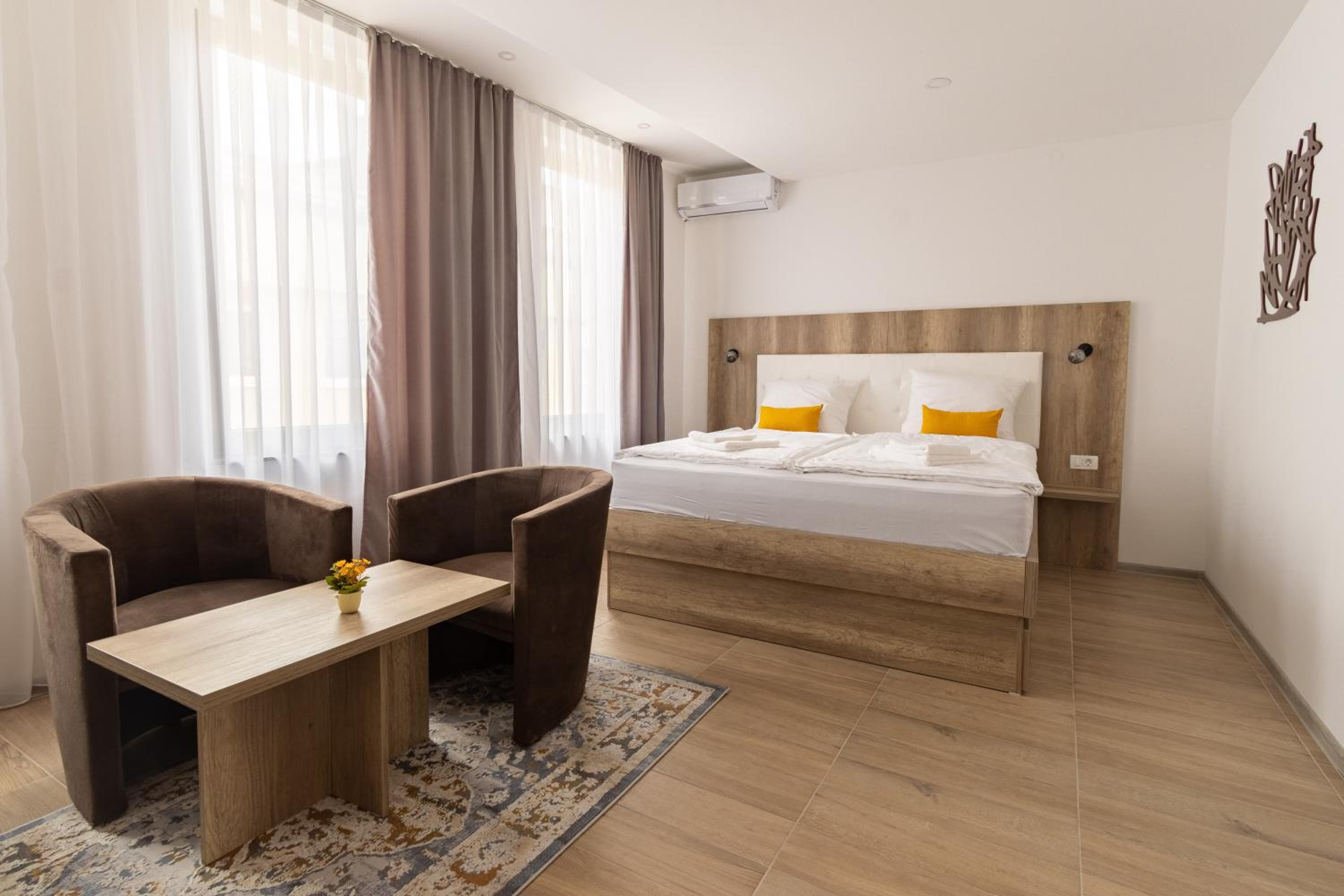 Deluxe Double Room (2 Adults + 1 Child) photo 3