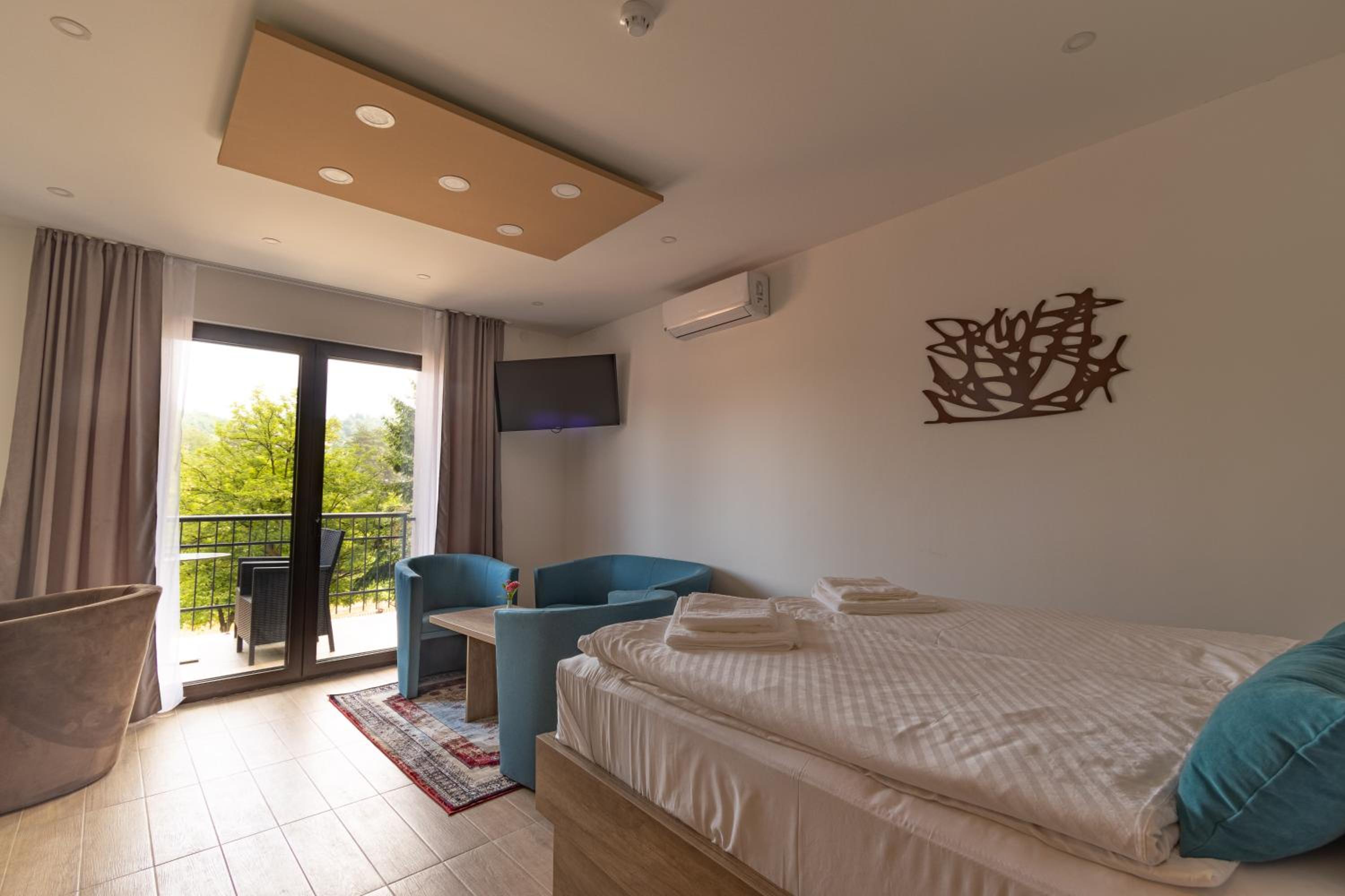 Quadruple Room with Balcony photo 1