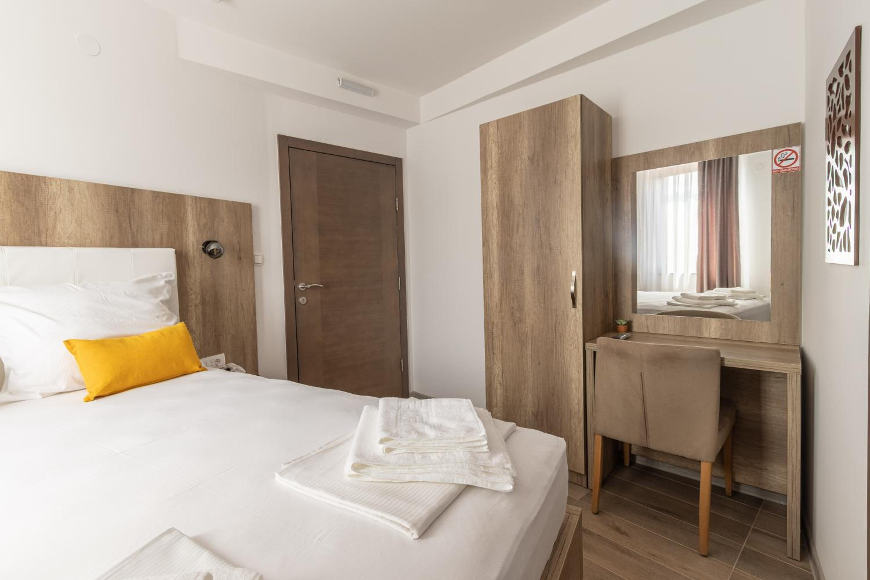 Double Room with Private Bathroom photo 2