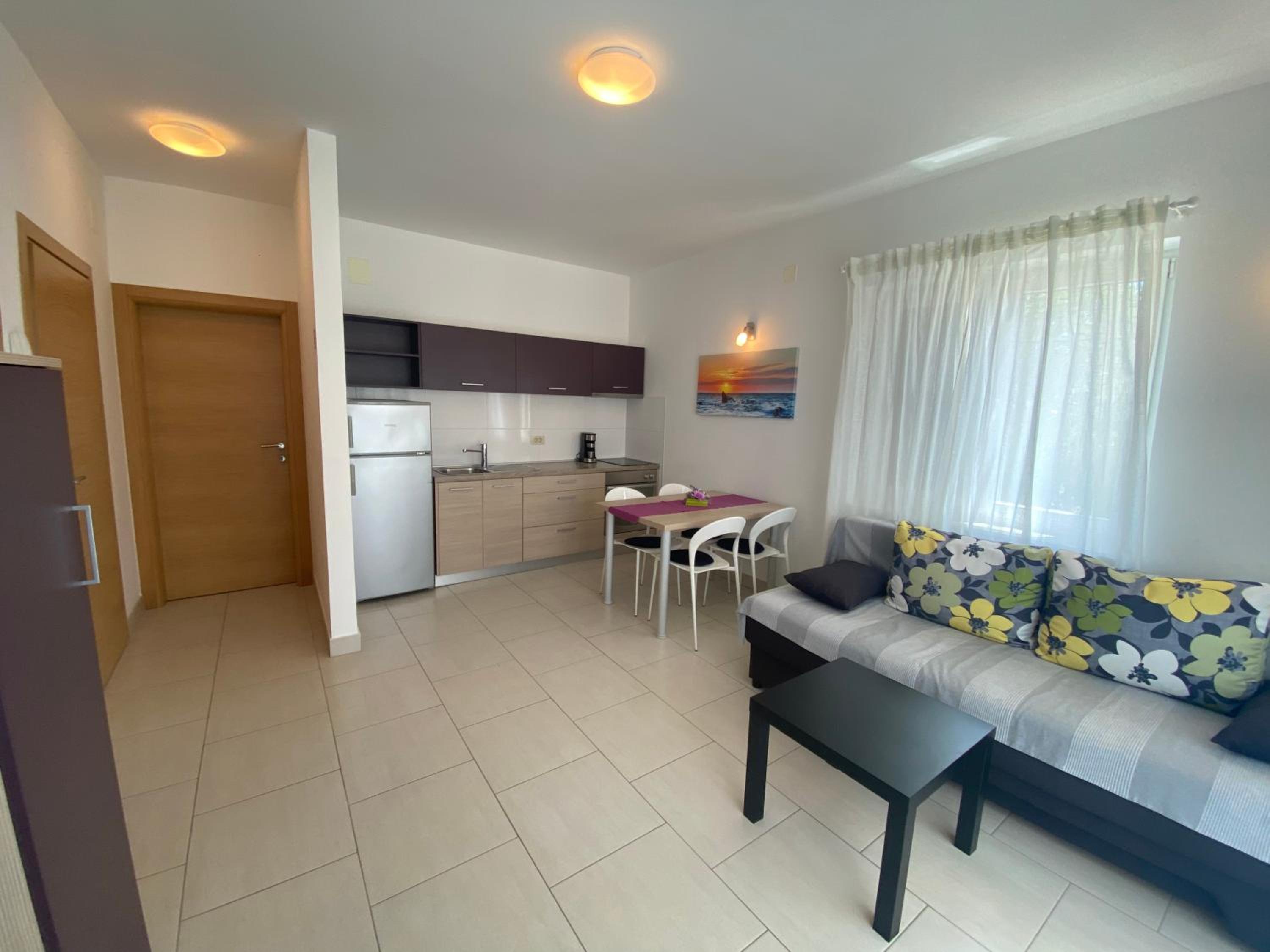 Luxury Apartment with Terrace - Photo 5