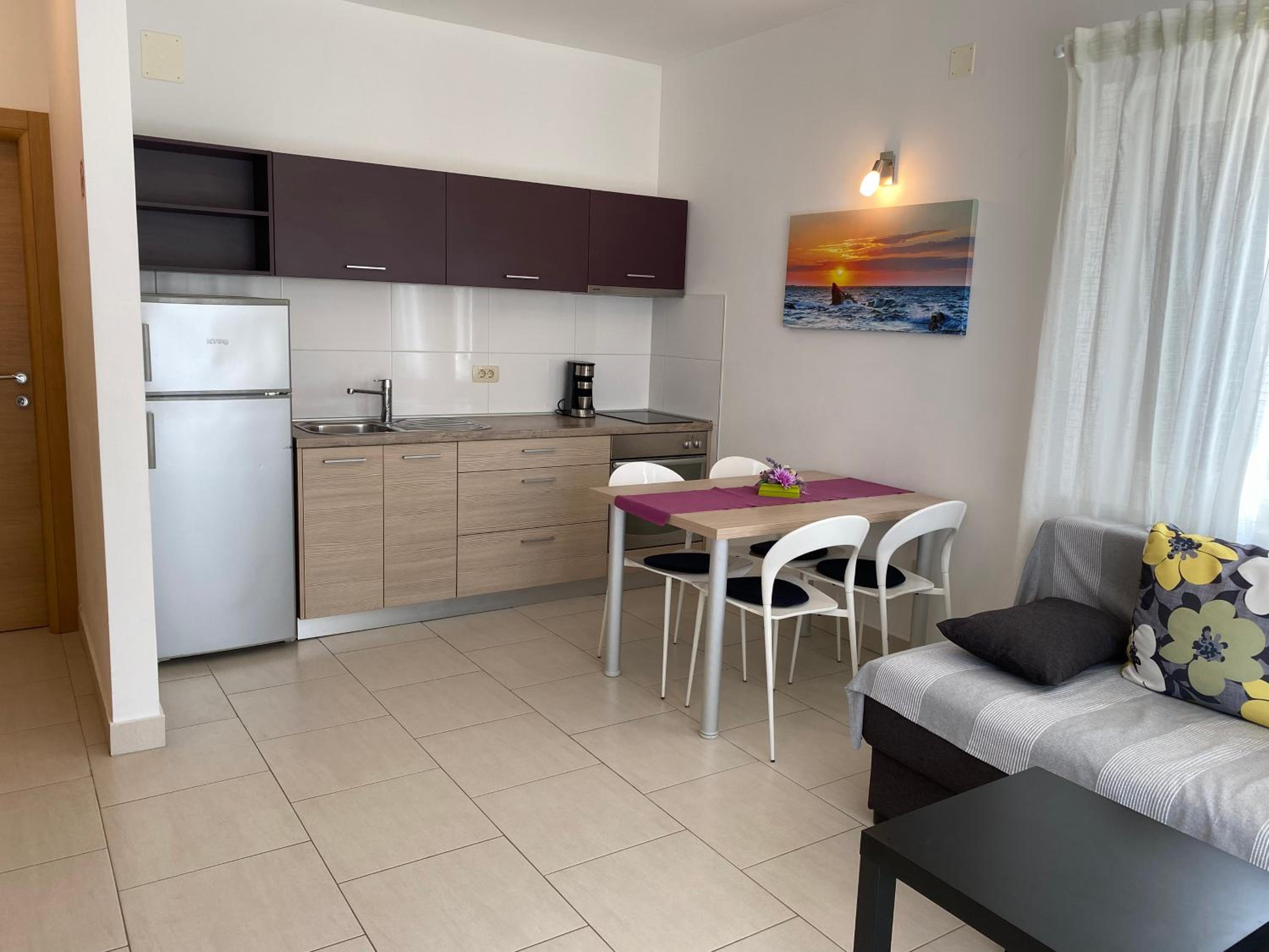 Luxury Apartment with Terrace - Photo 7