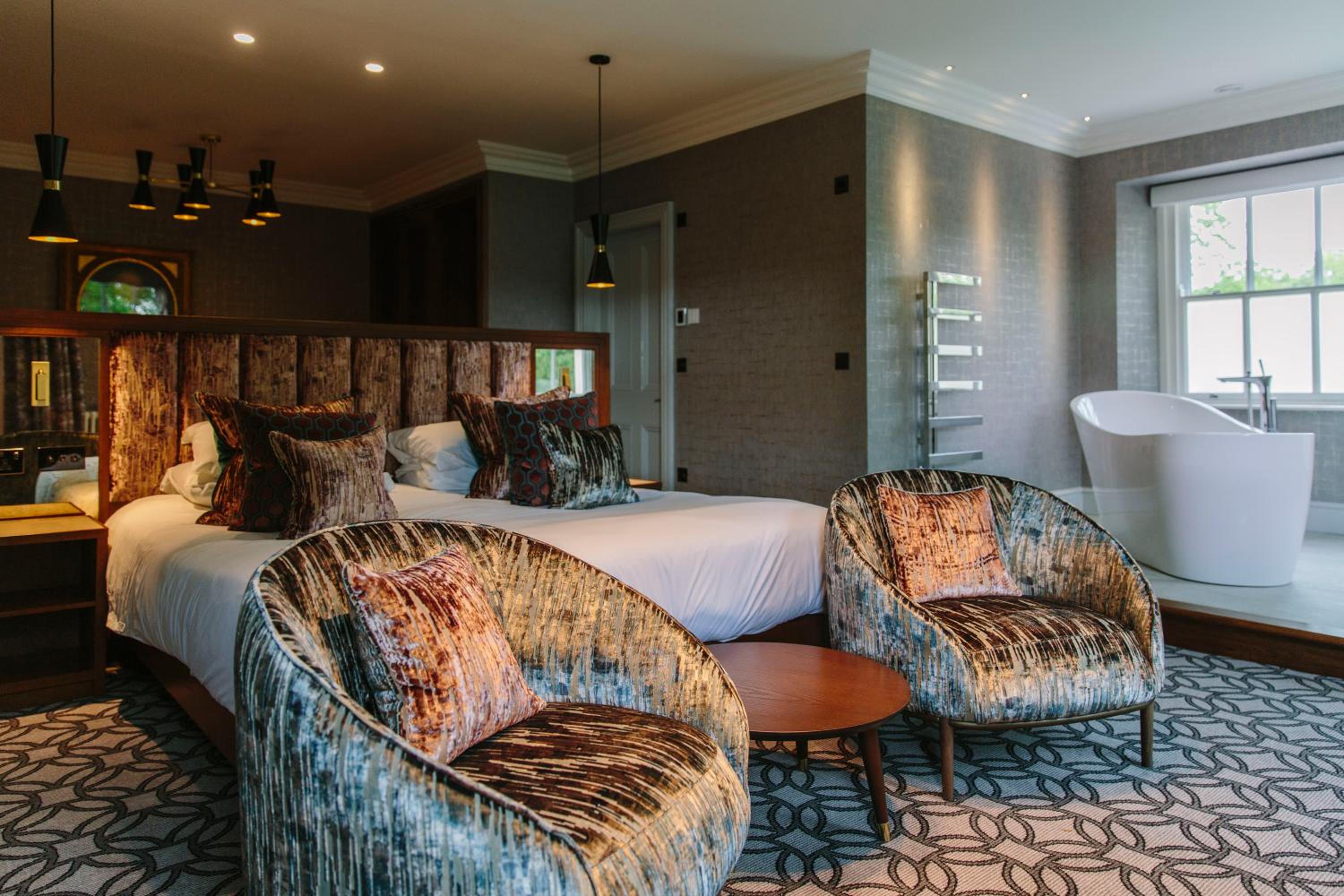 Deluxe Room With Lake View photo 2