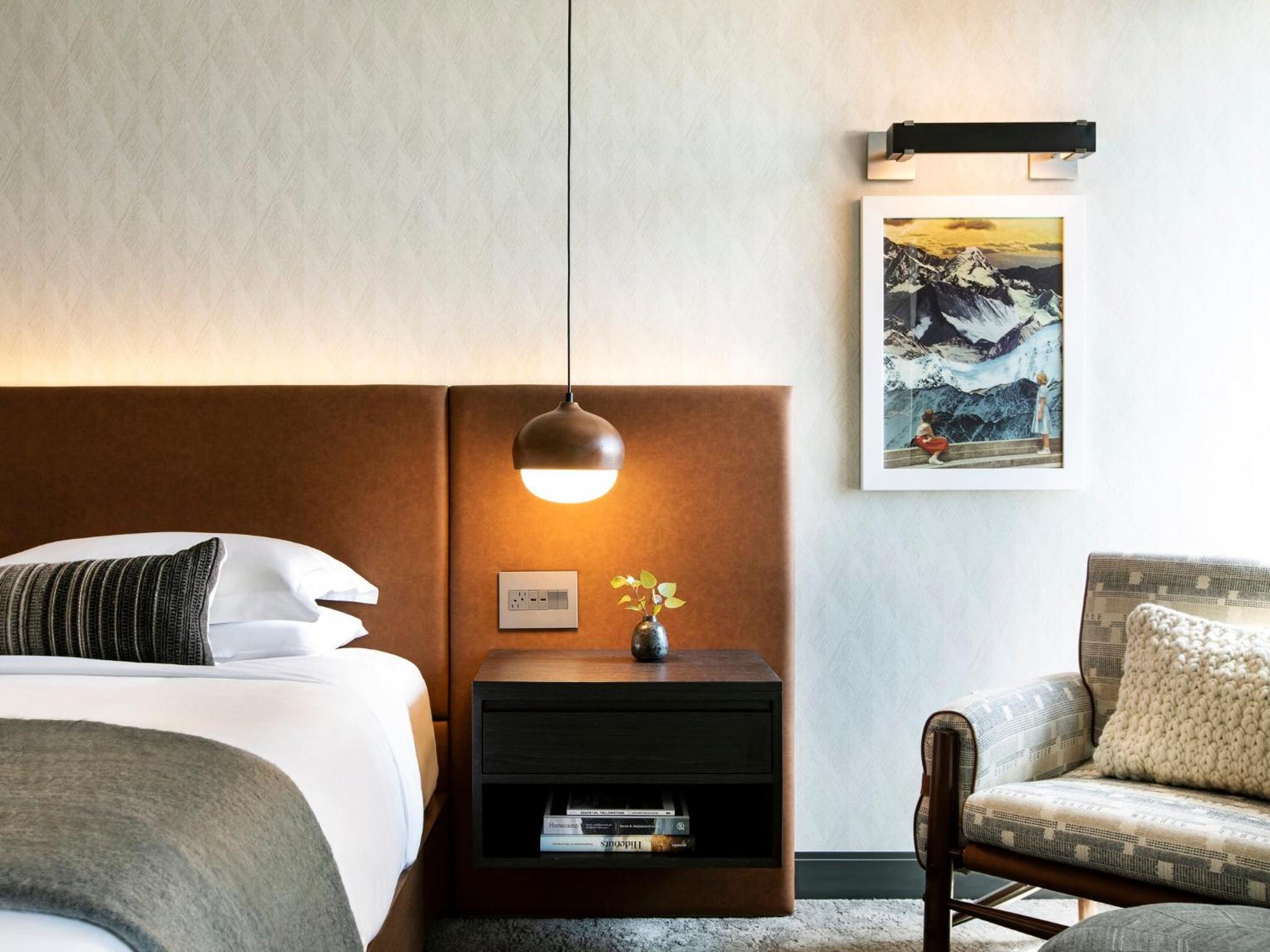 Armory King Suite