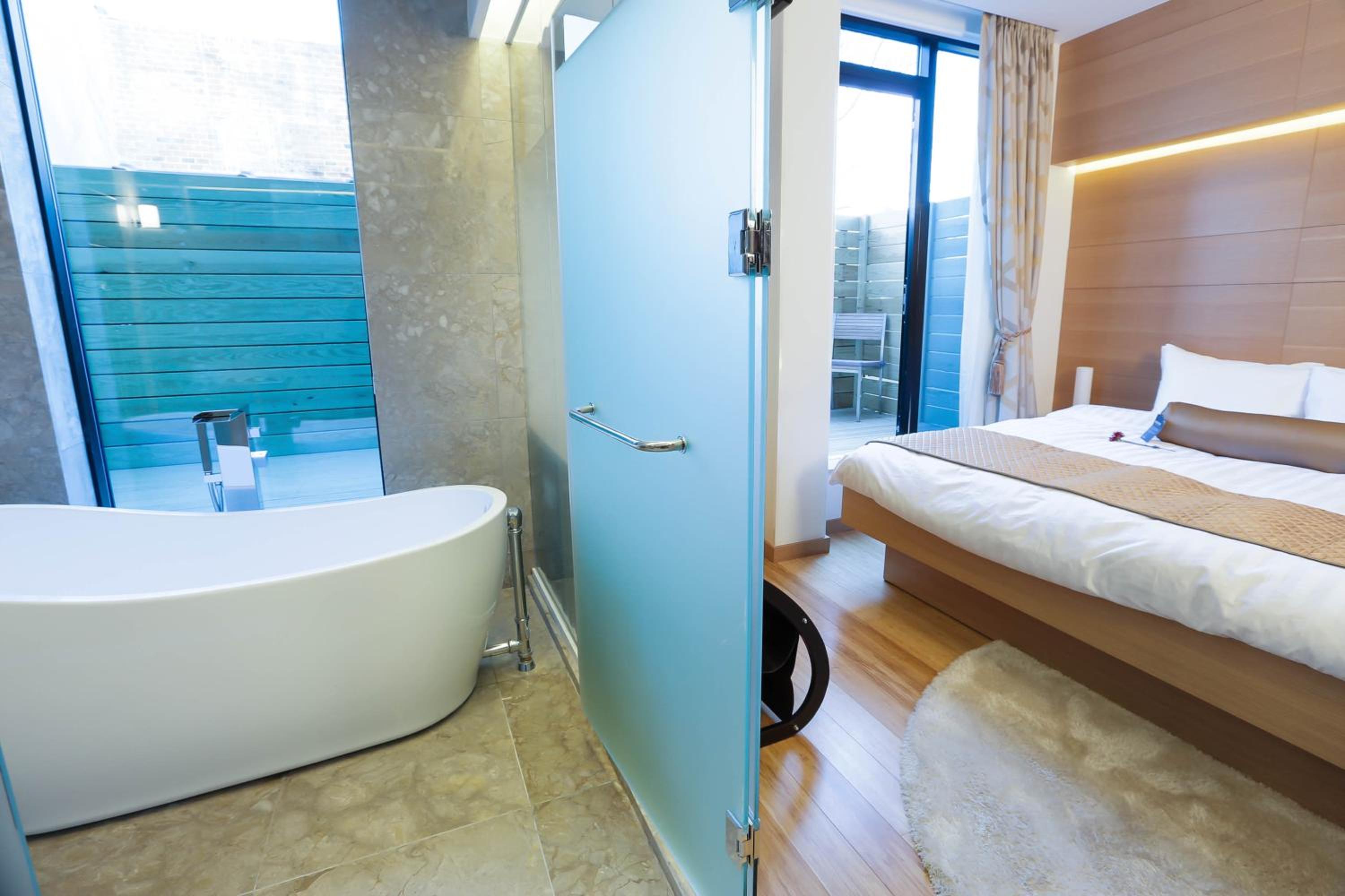 King Room with Spa Bath photo 3