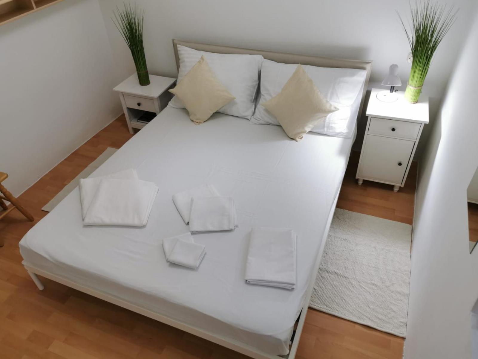 One-Bedroom Apartment - Photo 9