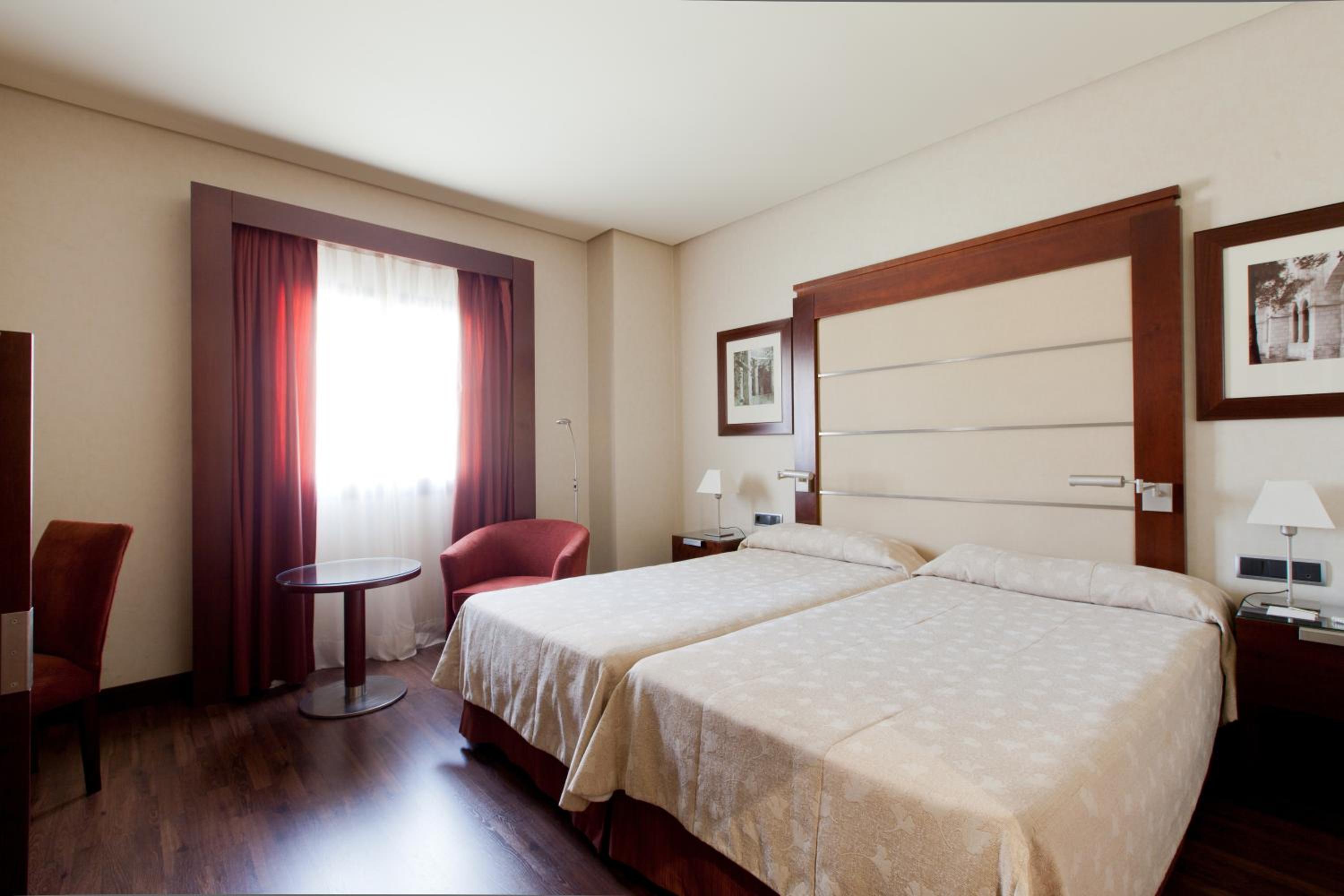 Double or Twin Room - Photo 4