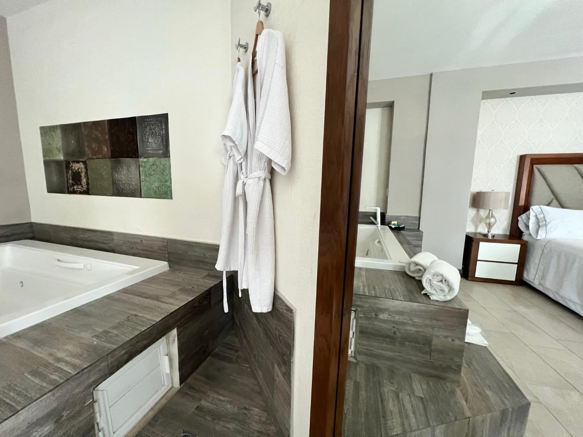 Deluxe Suite photo 3