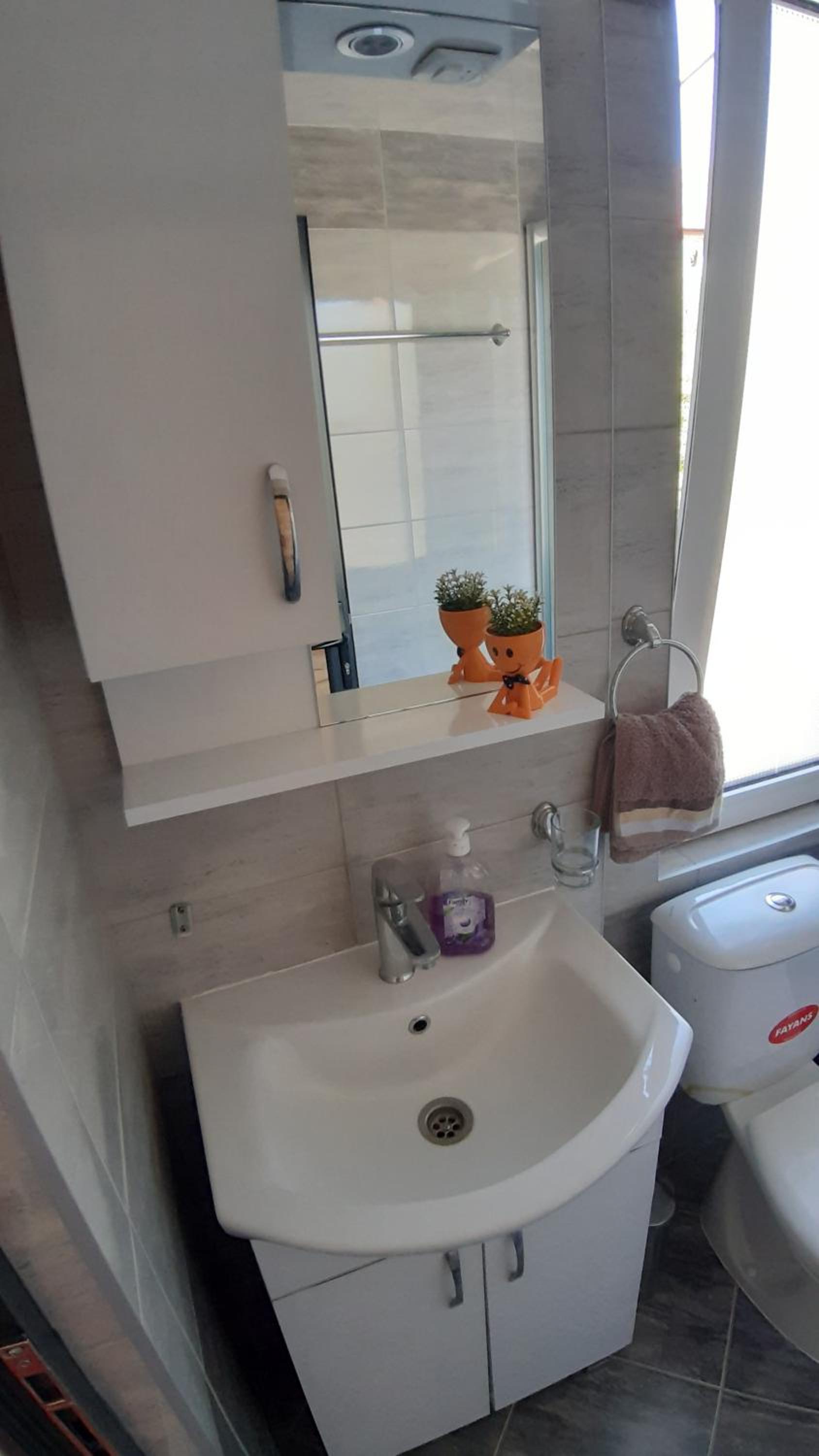 Family Room with Bathroom photo 3
