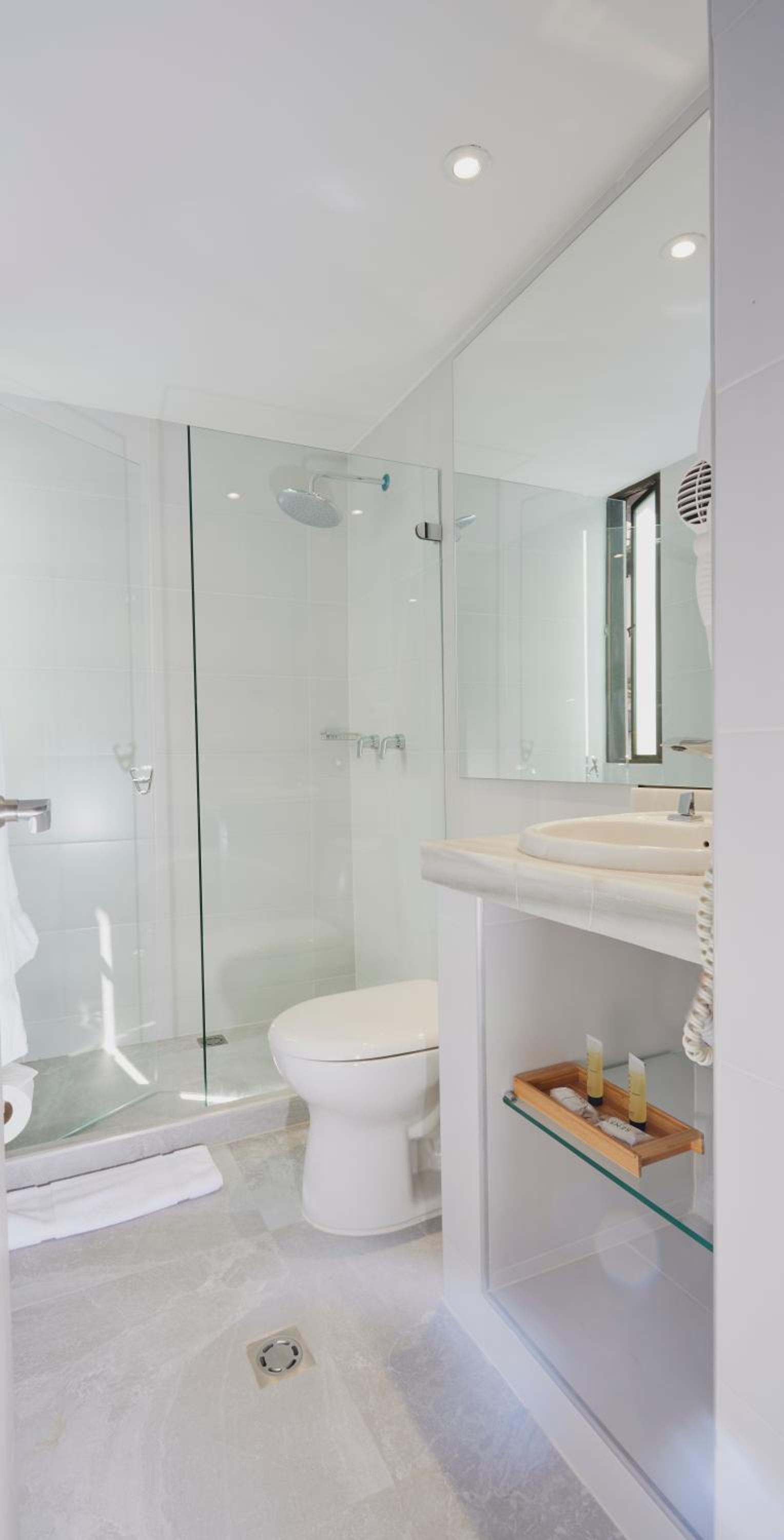 Double Room - Photo 6