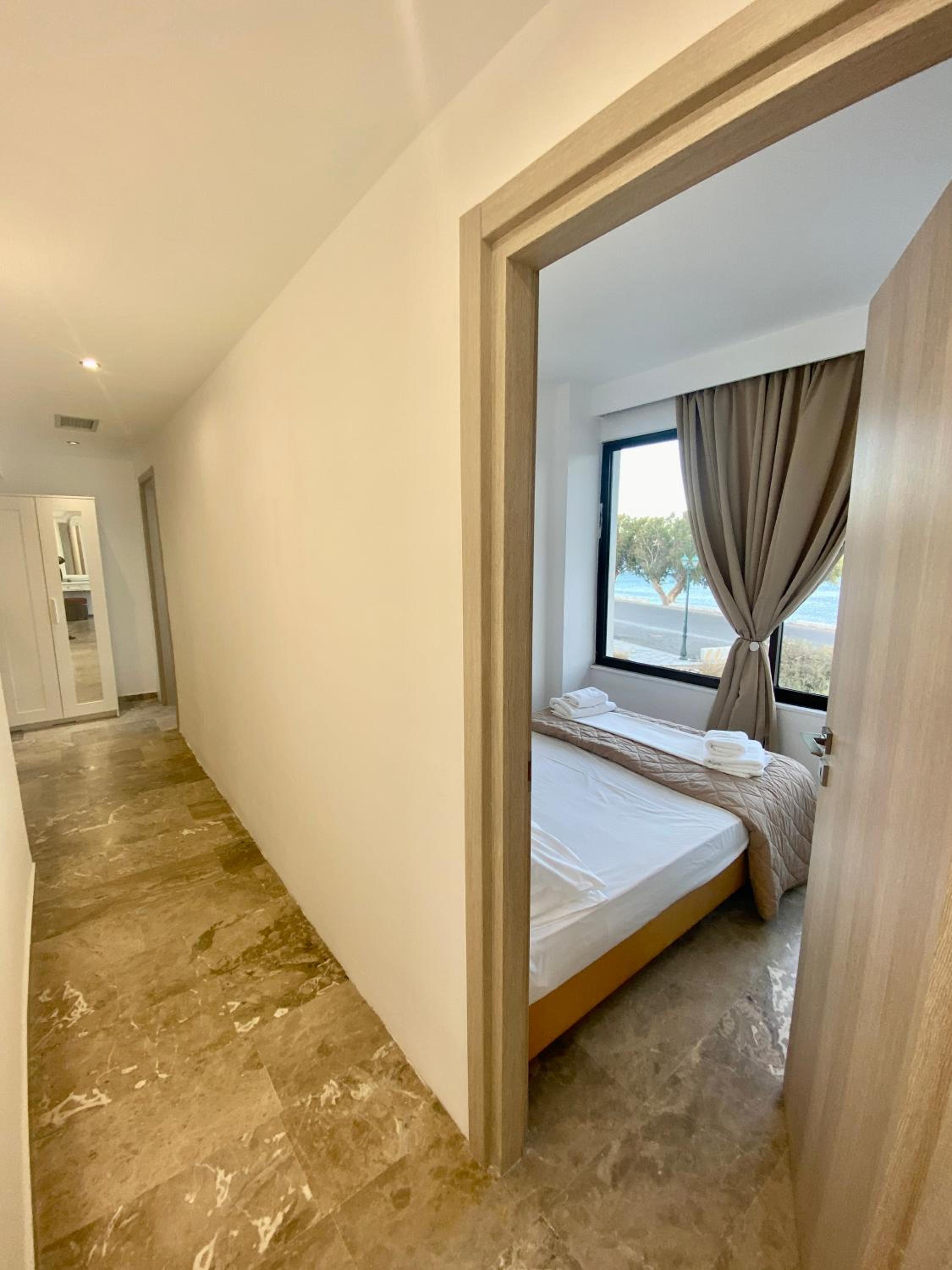Apartment with Sea View - Photo 4