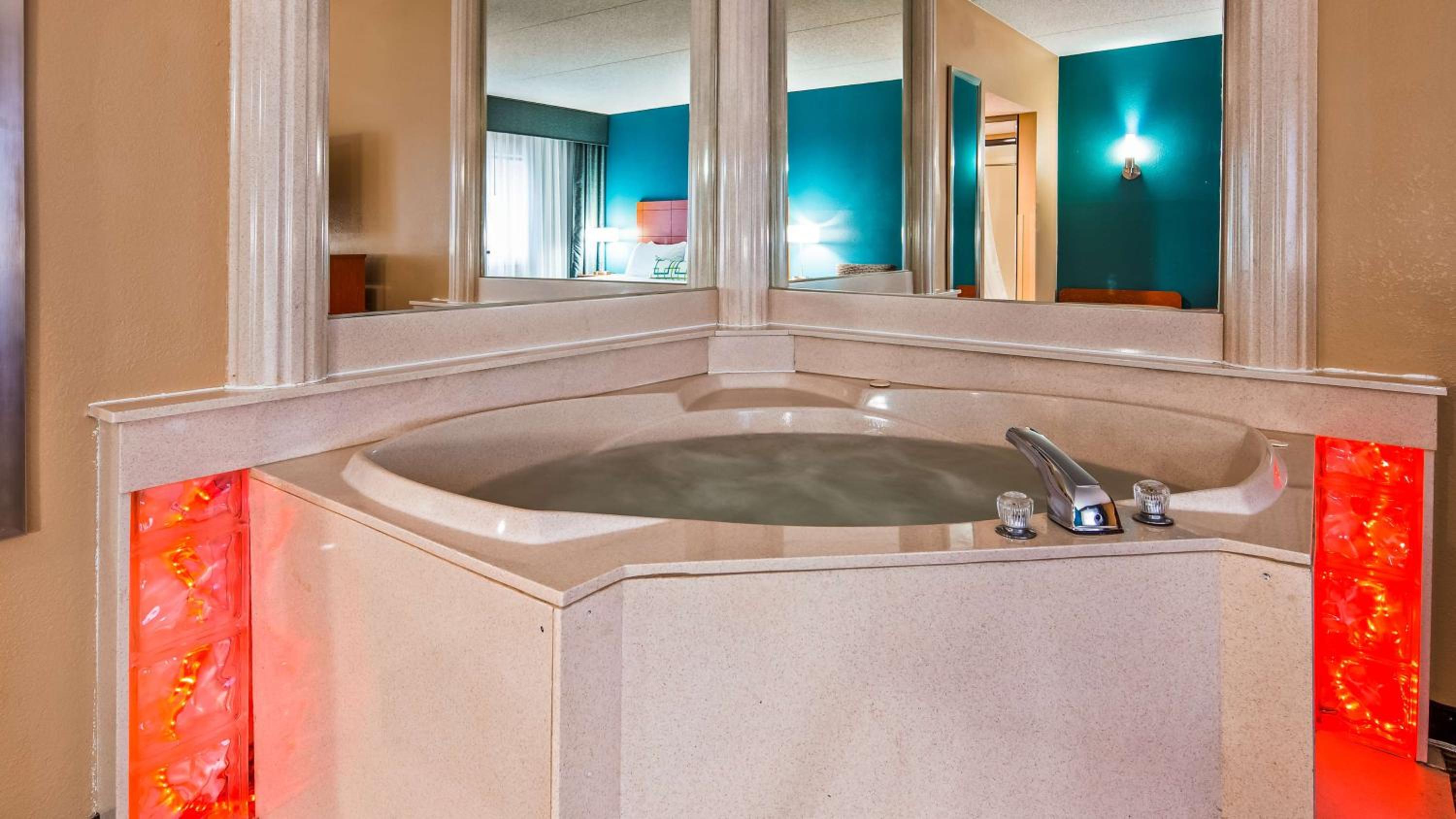 King Room with Spa Bath - Non-Smoking - Photo 4