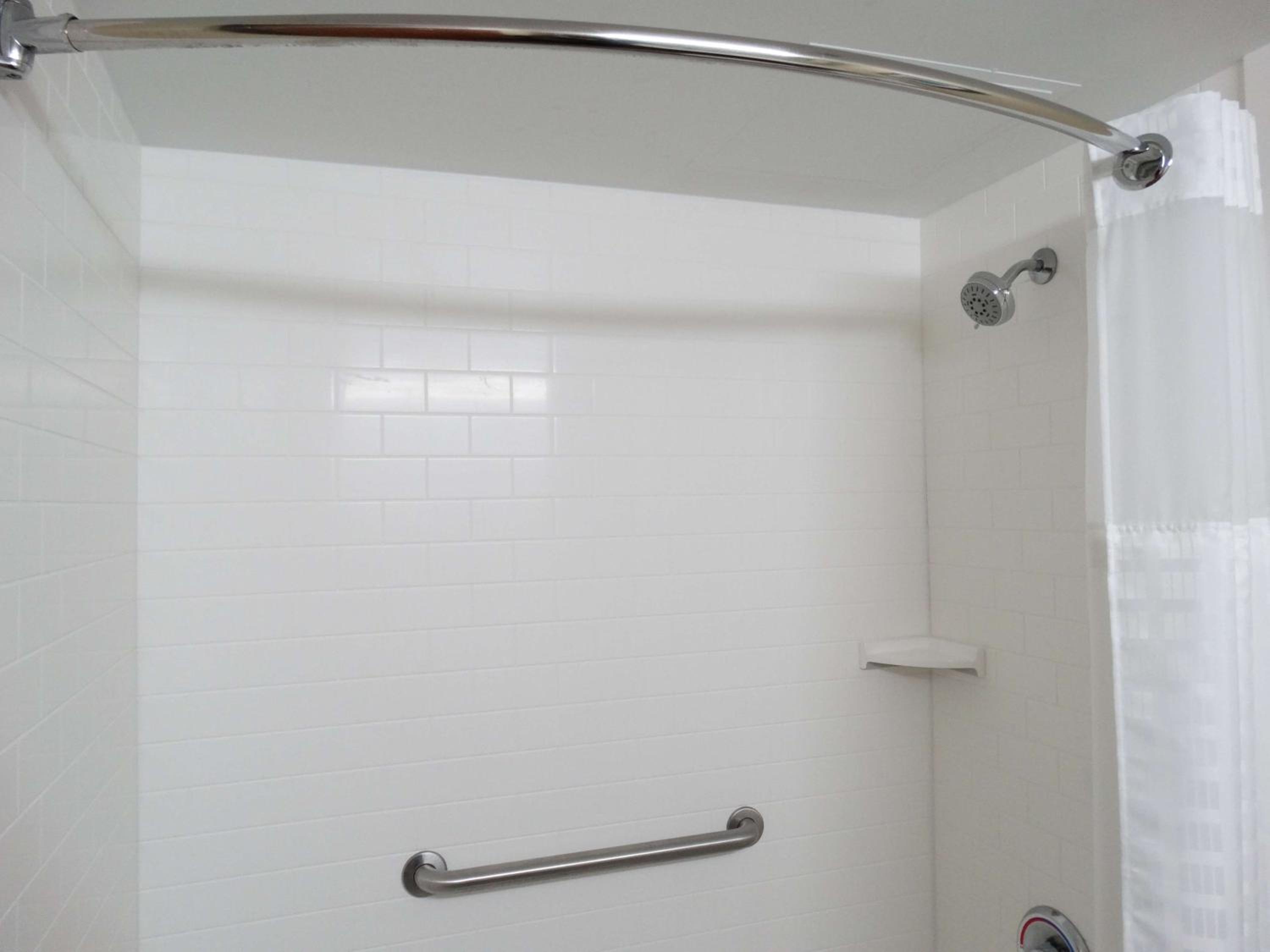 King Room with Bath Tub - Mobility Accessible - Photo 4