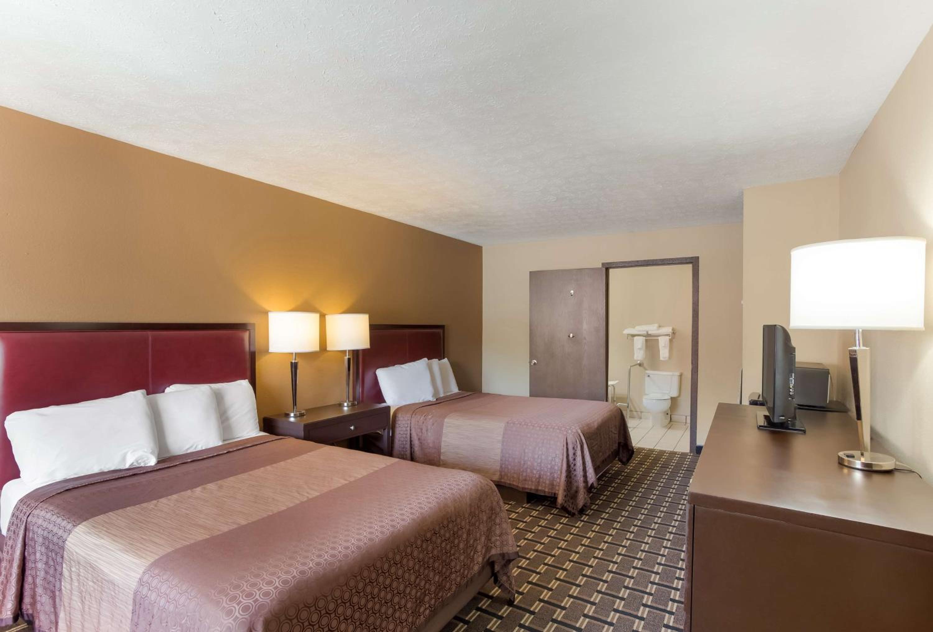Double Room with Two Double Beds and Bath Tub - Disability Access