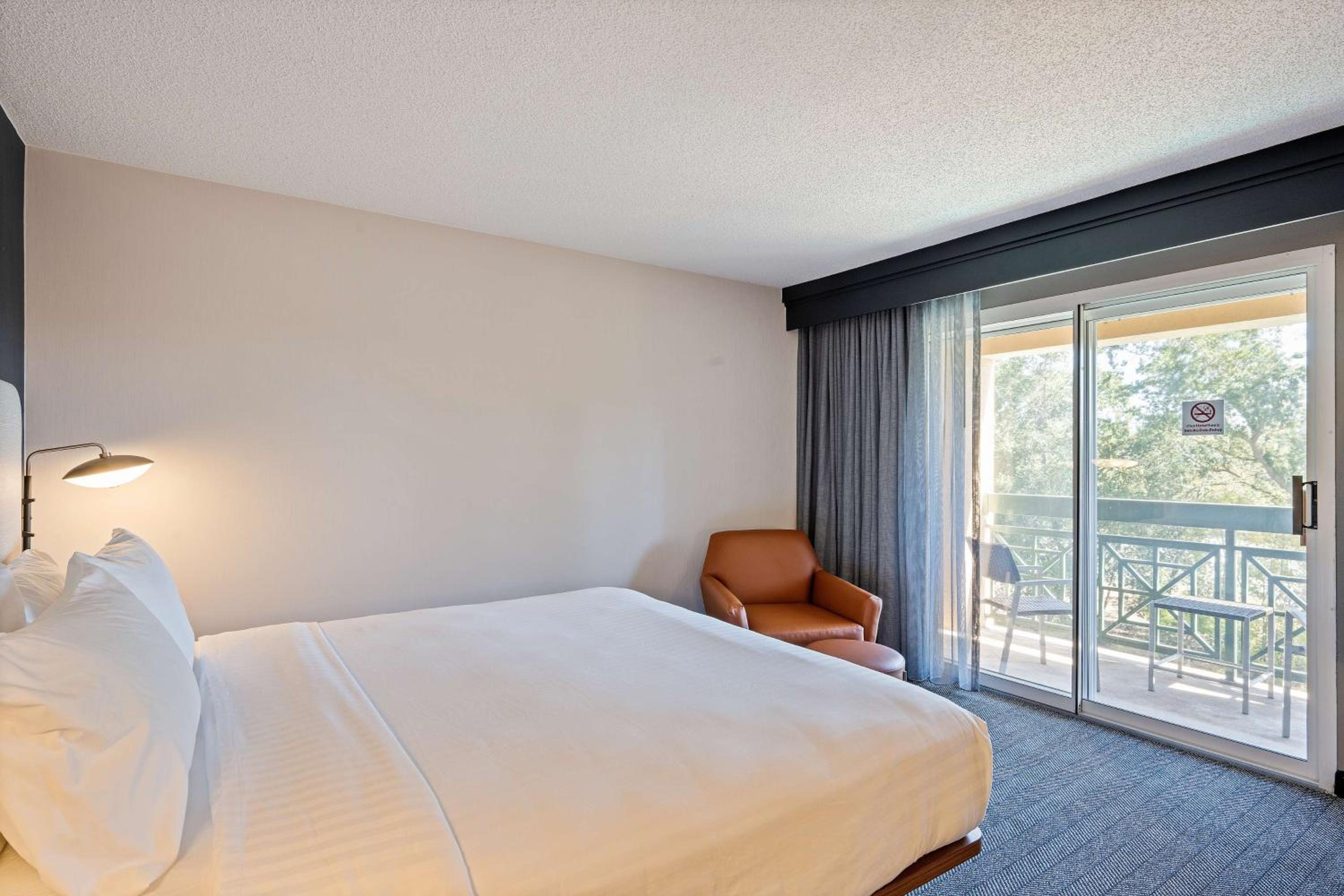 Guestroom King - Photo 10