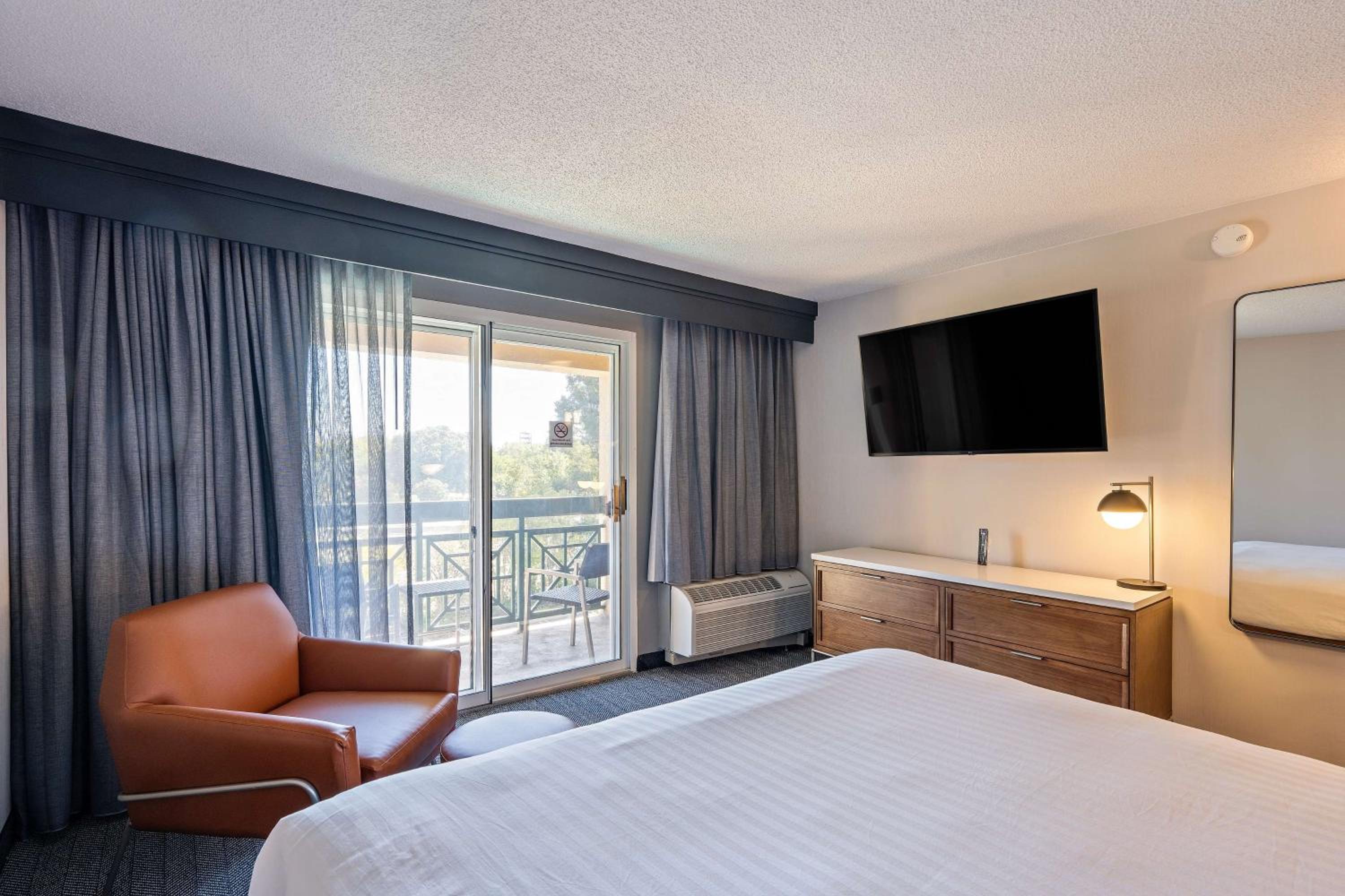 Guestroom King - Photo 9