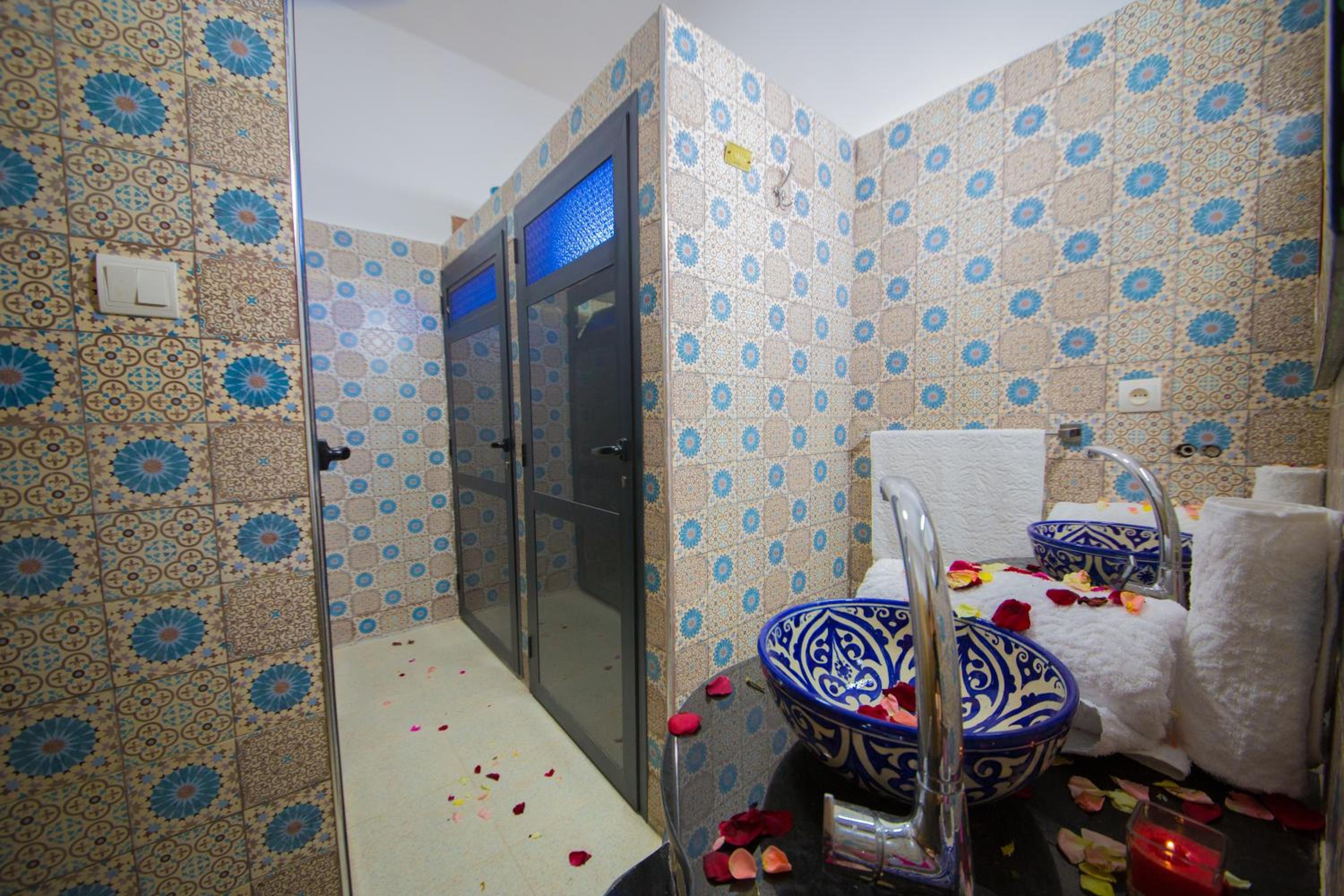 Three-Bedroom House - Photo 14
