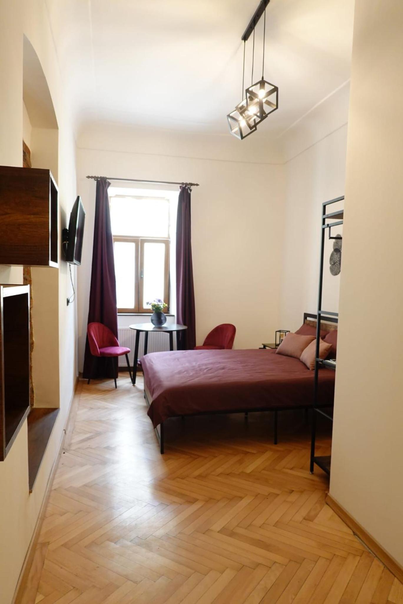 Deluxe Queen Room