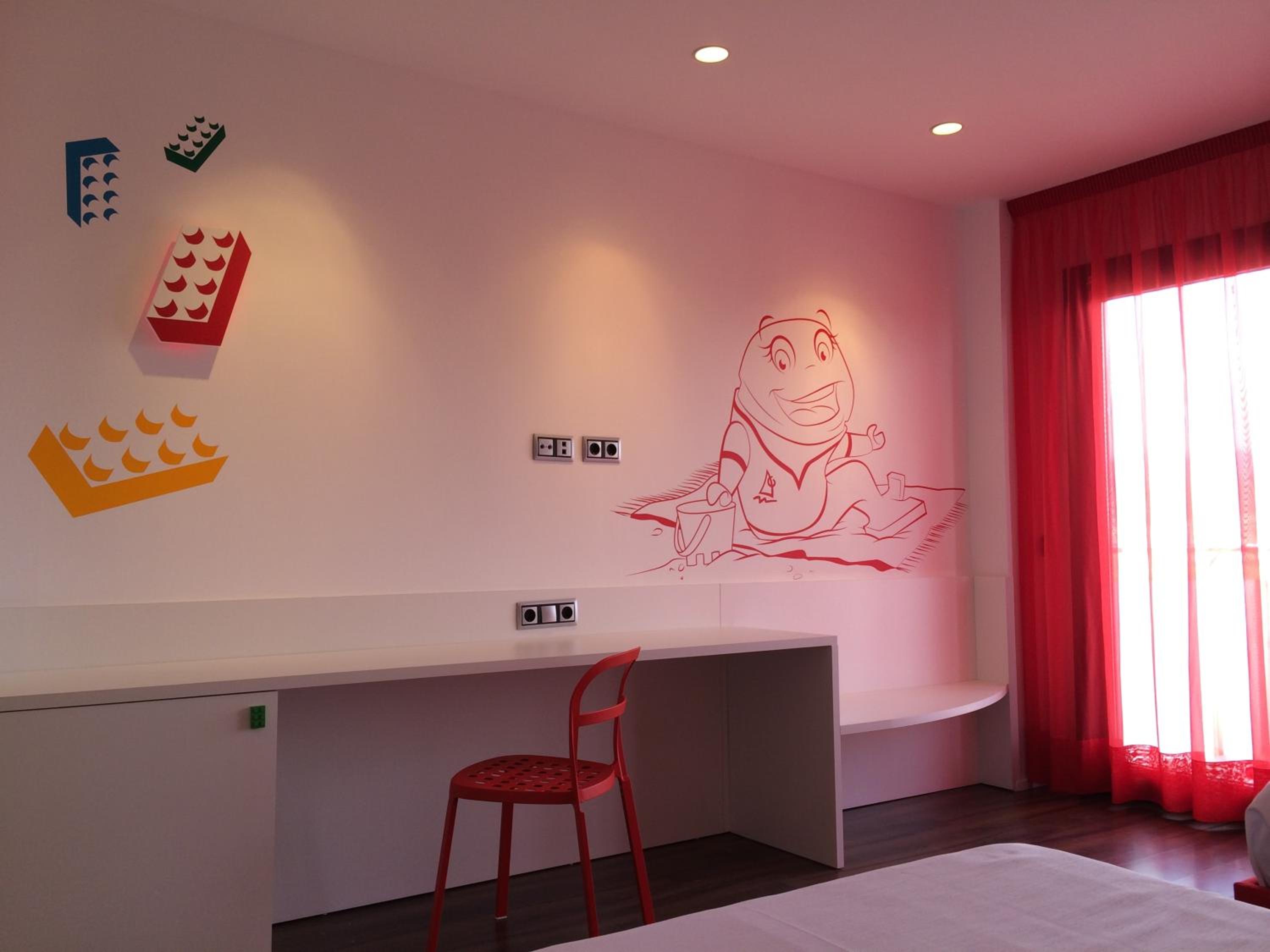 Double or Twin Room (2 Adults + 2 Children) - Photo 4