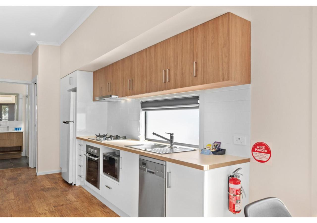 Deluxe 2 Bedroom Cabin- Sleeps 6 - Photo 6
