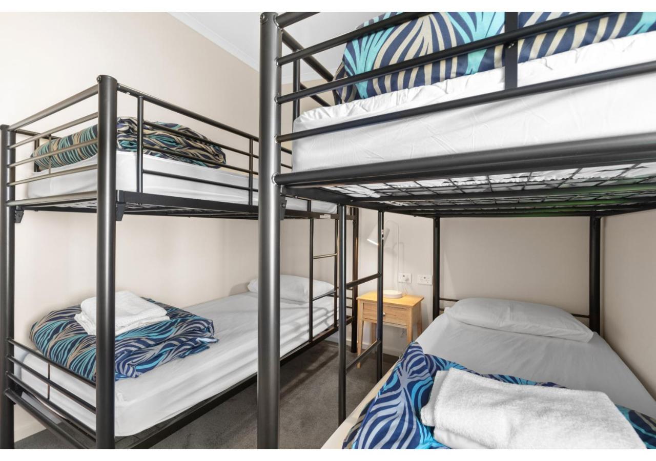 Deluxe 2 Bedroom Cabin- Sleeps 6 - Photo 3