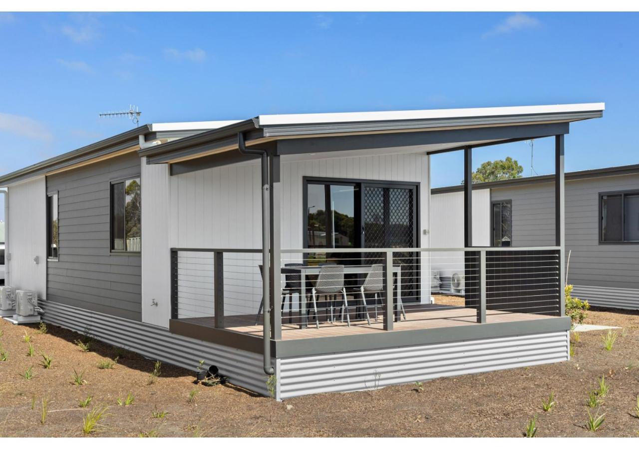 Deluxe 2 Bedroom Cabin- Sleeps 6 - Photo 7