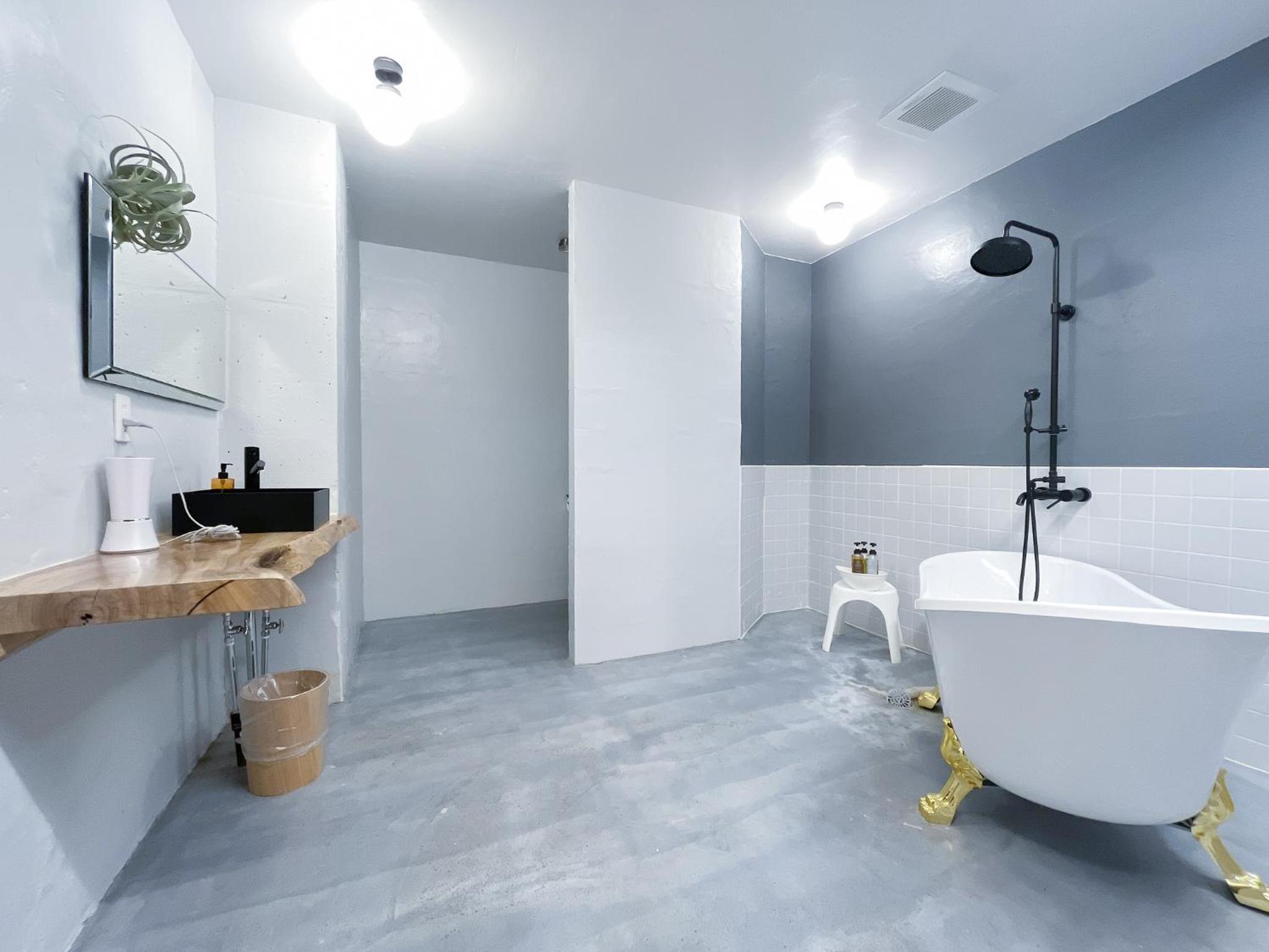 Family Room with Private Bathroom - Photo 4