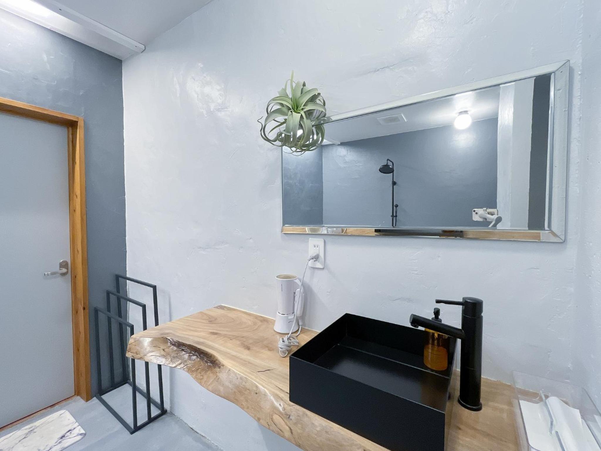 Family Room with Private Bathroom - Photo 2